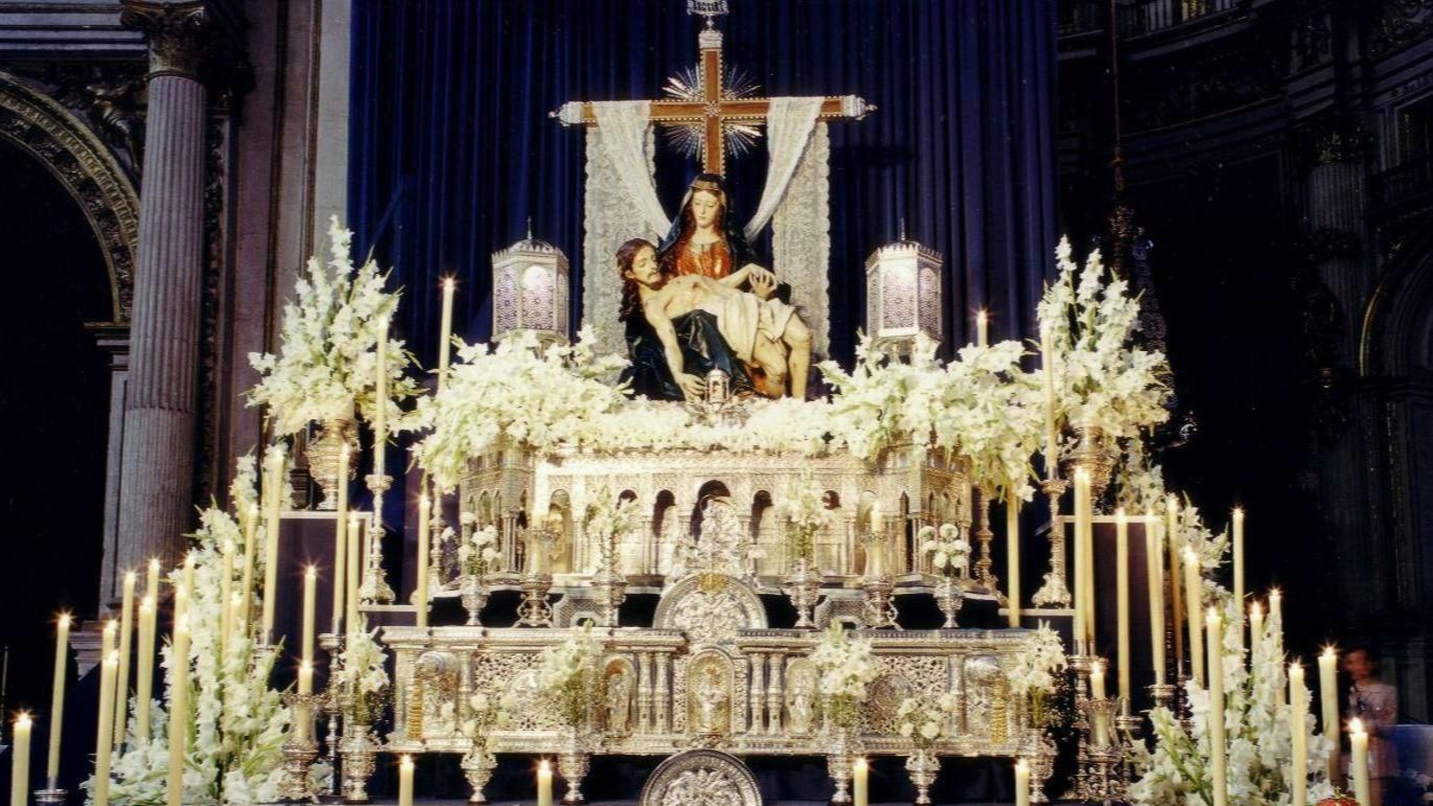 Altar de Cultos Coronación Canónica Santa María de la Alhambra, Mayo 2000 Altar de Cultos Coronación Canónica Santa María de la Alhambra, Mayo 2000