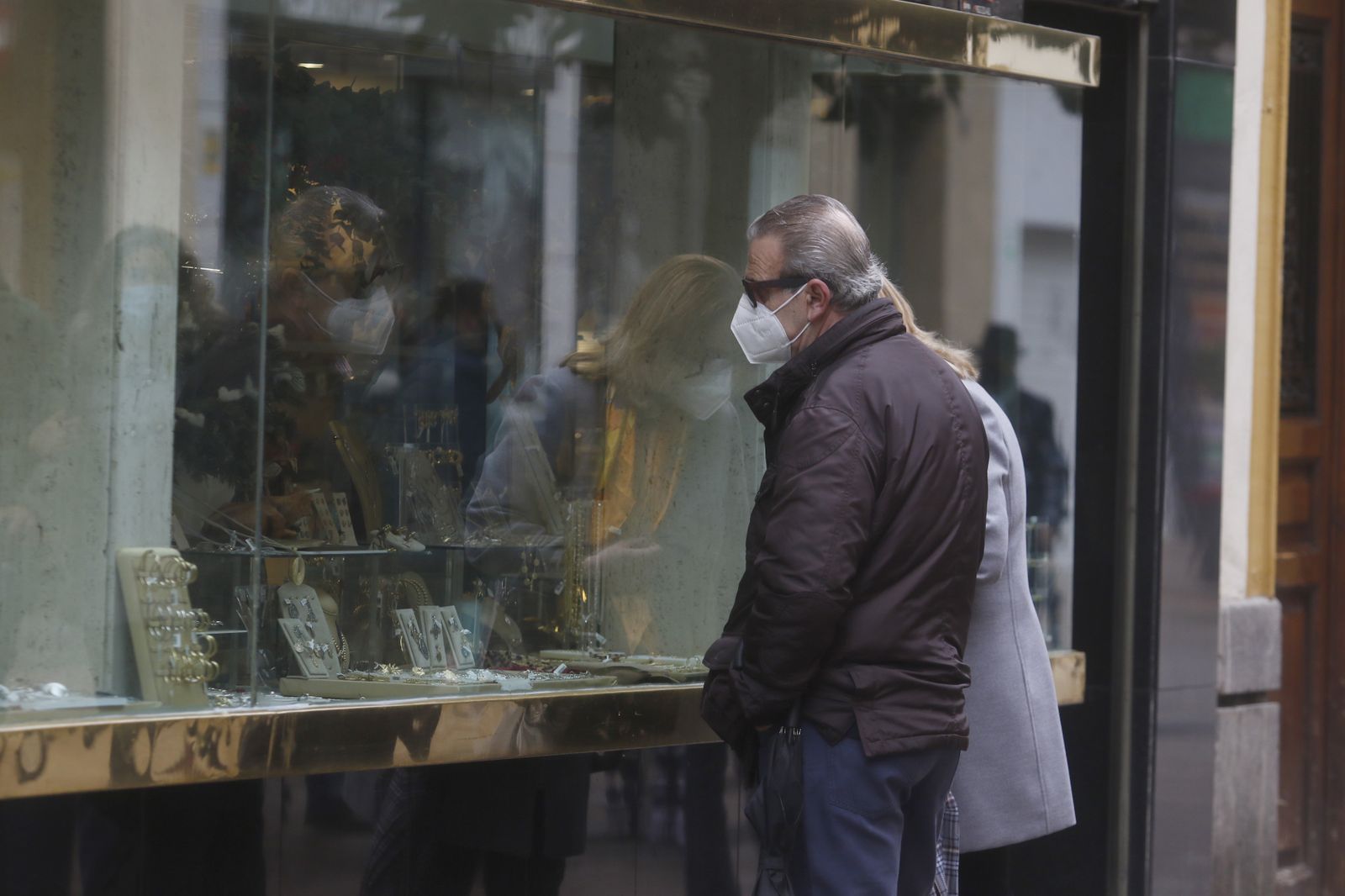 La apertura de los comercios de Córdoba en el puente de la Constitución