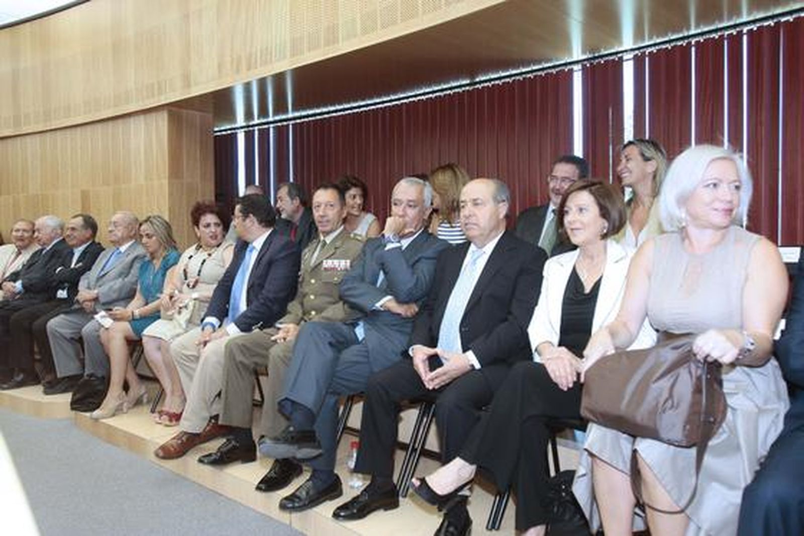 Sebastián Pérez es investido como nuevo presidente de la Diputación de Granada


Foto: Mar?de la Cruz