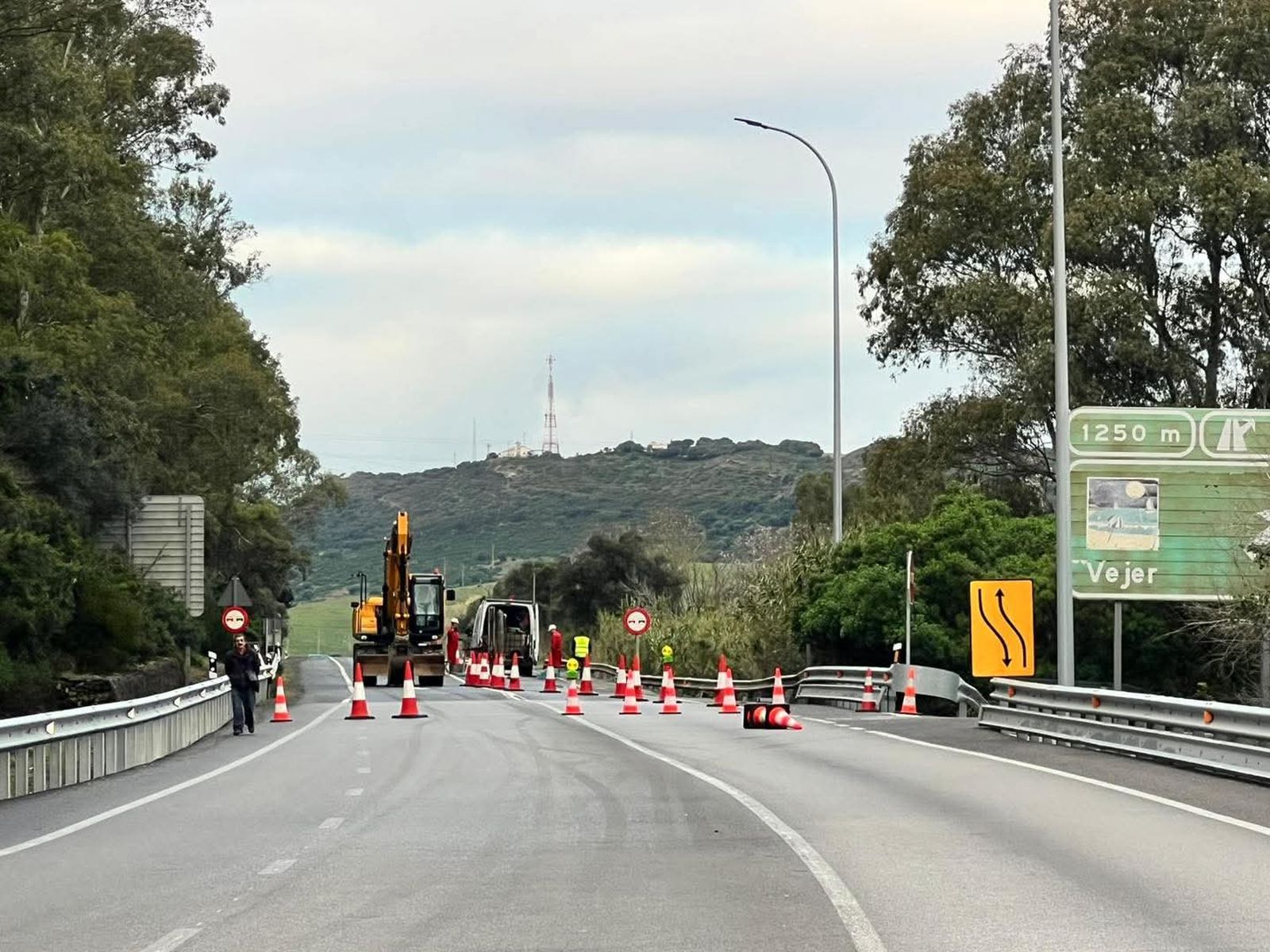 Trabajos en la N-340 tras el temporal.