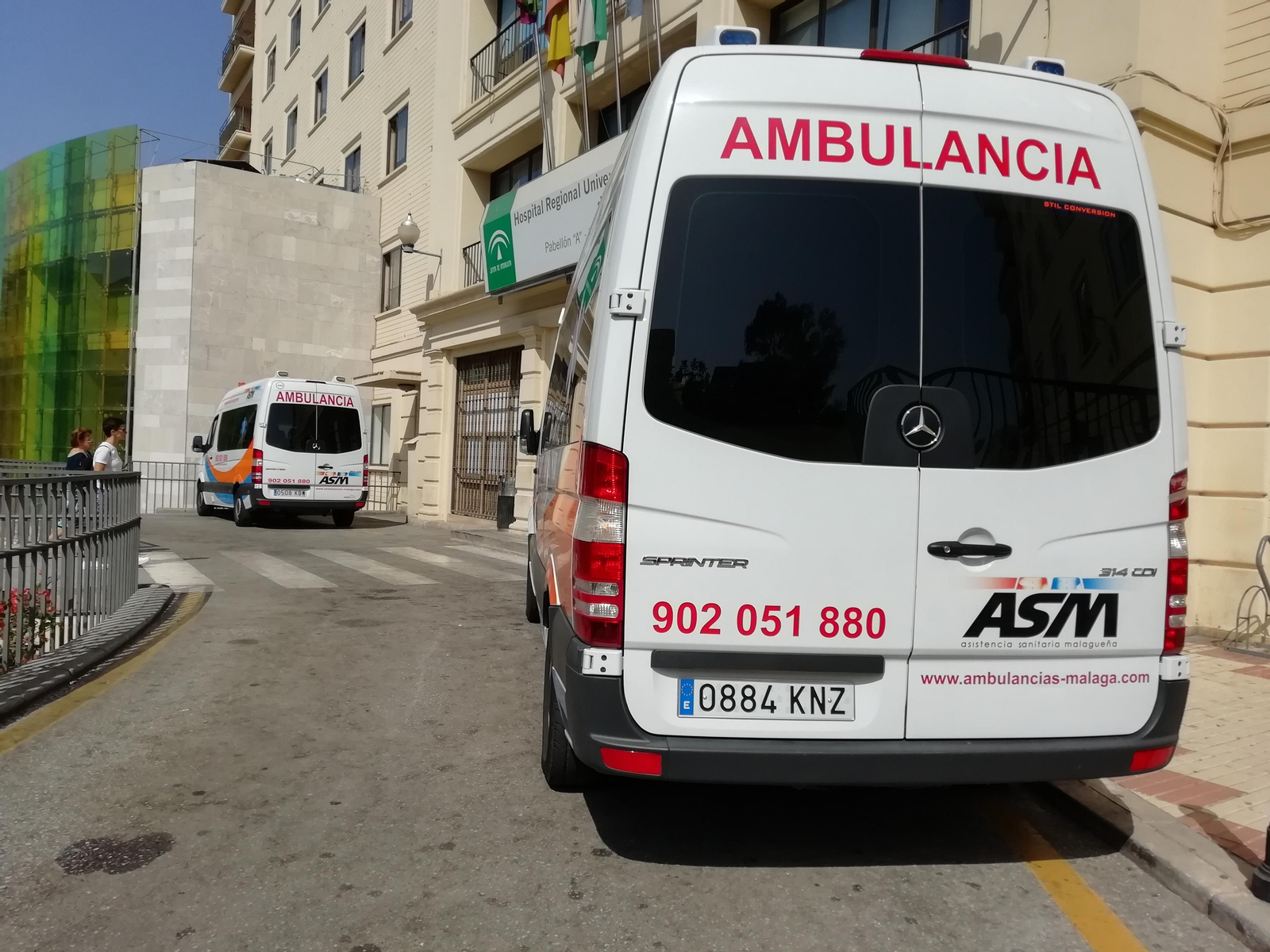 Una ambulancia en el Hospital Regional.