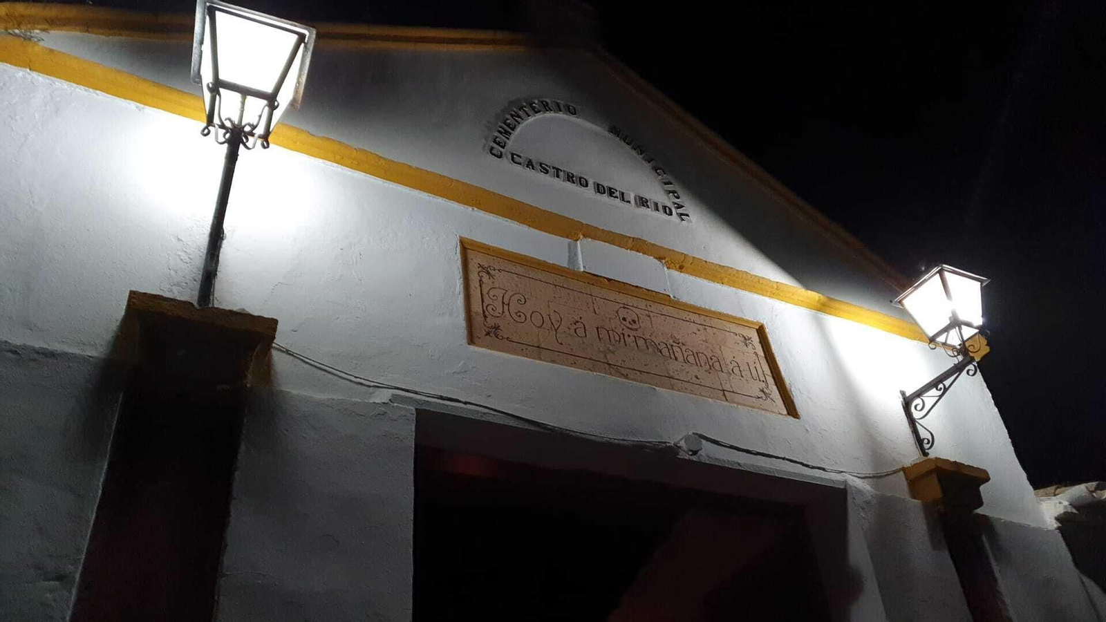 Miércoles Santo en Castro del Río: La visita del Cristo de la Buena Muerte al cementerio, en fotografías