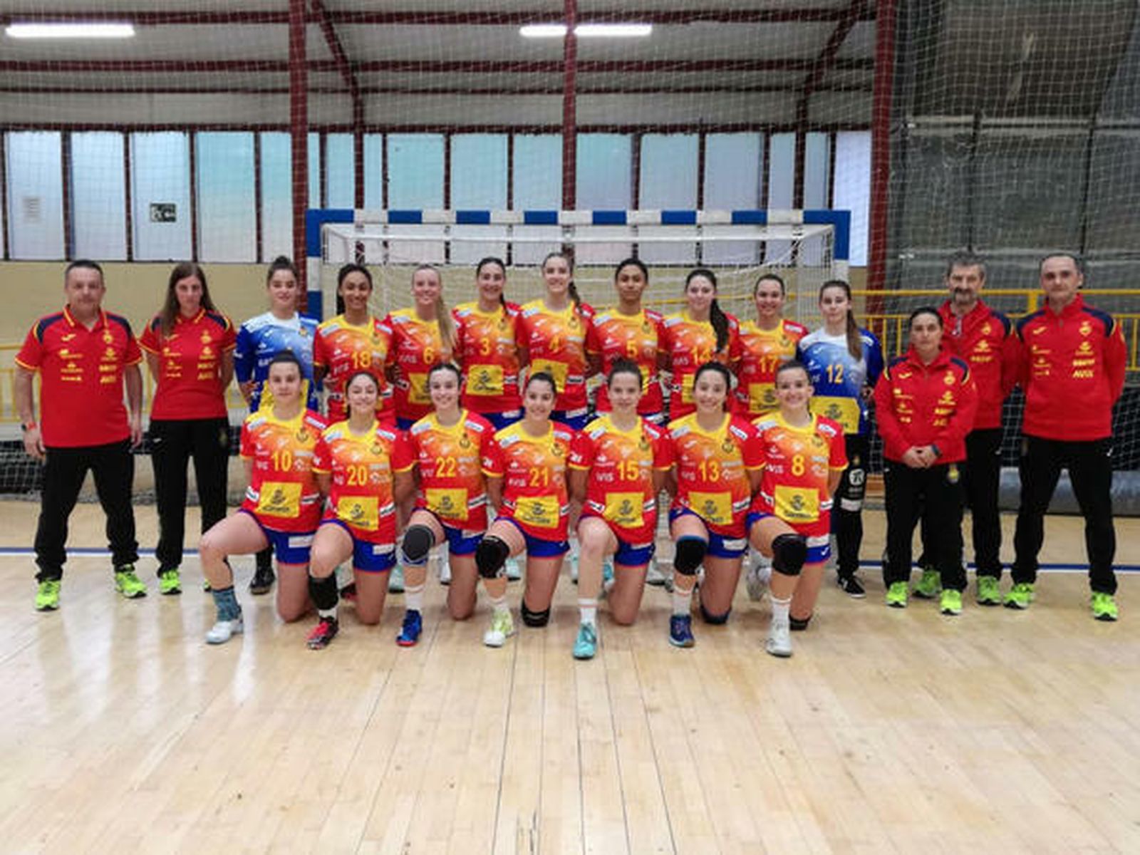 Las 'Guerreras' juveniles, en una fotografía grupal.