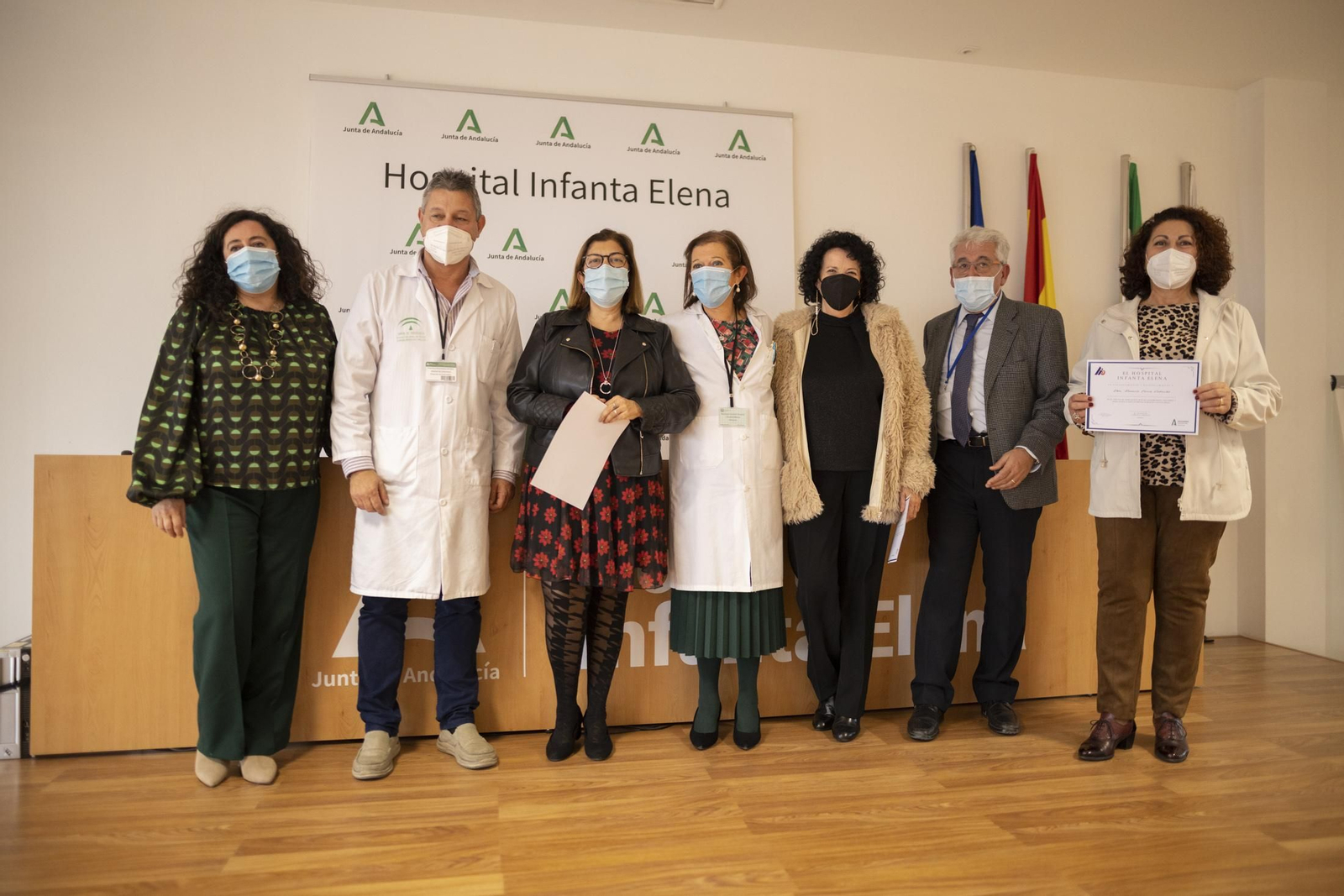 Imágenes del acto de despedida del personal sanitario del hospital Infanta Elena