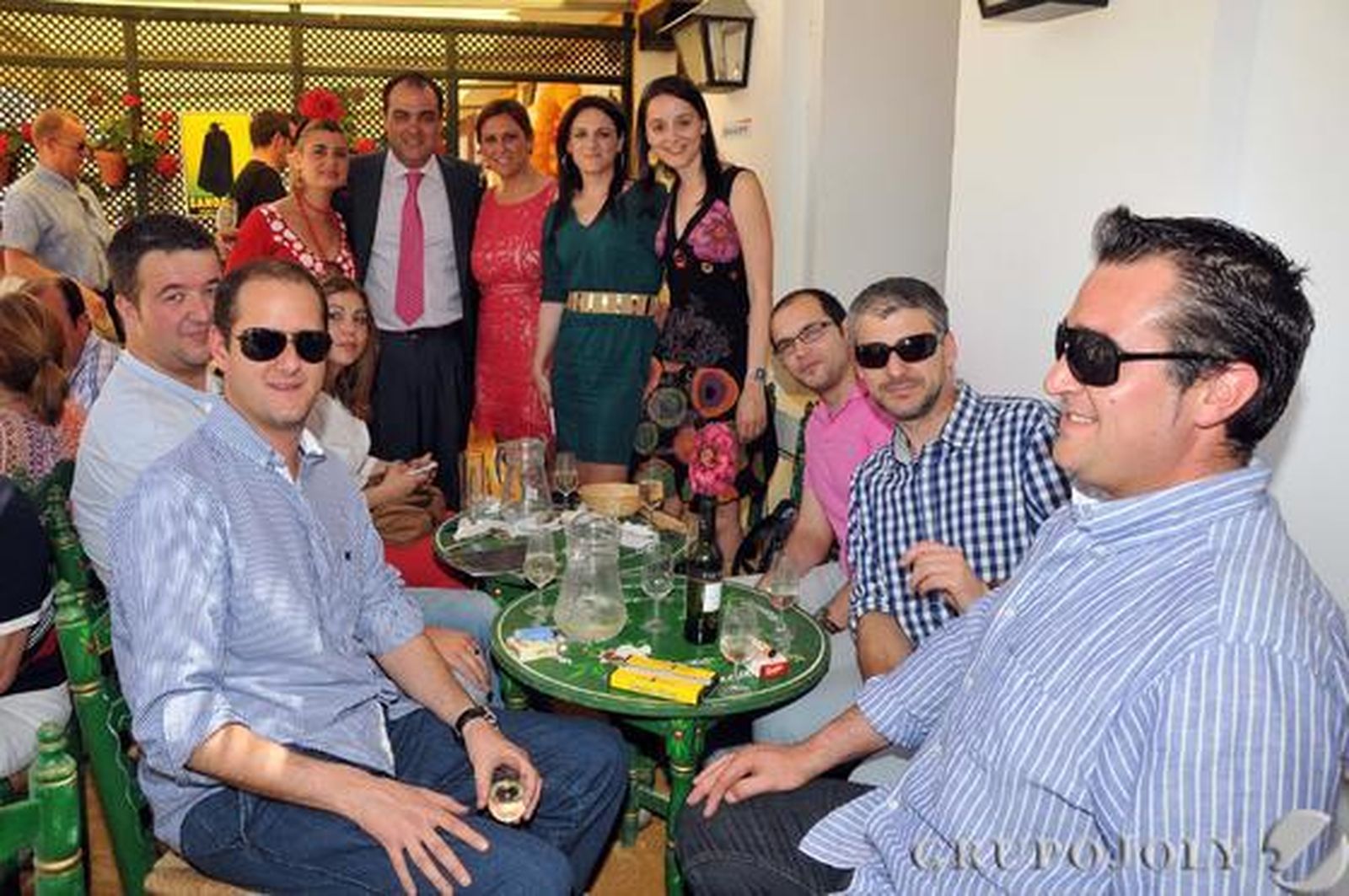 David Fernández y su esposa, Inmaculada Malvido, junto a Wenceslao Montarroso, presidente de la Asociación de la Prensa de Ciudad Real; Romualdo Rivero, Ruth Rodríguez, la fotógrafa de este medio Vanesa Lobo; Ana Carrión; la periodista de este periódico Ana Villegas; José Carlos Oliver, el periodista Alberto Márquez y Germán Leal.

Foto: Manuel Aranda