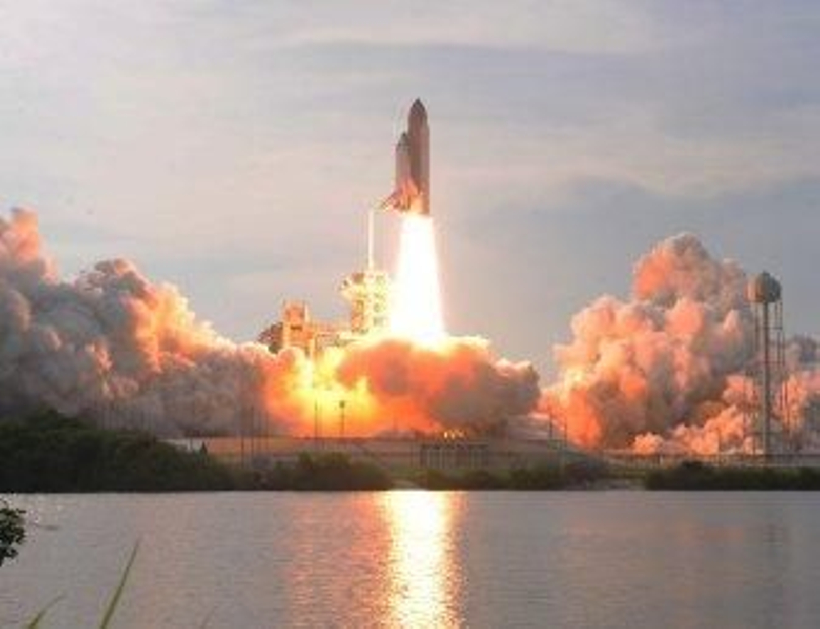 El 'Endeavour' parte hacia la Estación Espacial Internacional tras 5 aplazamientos