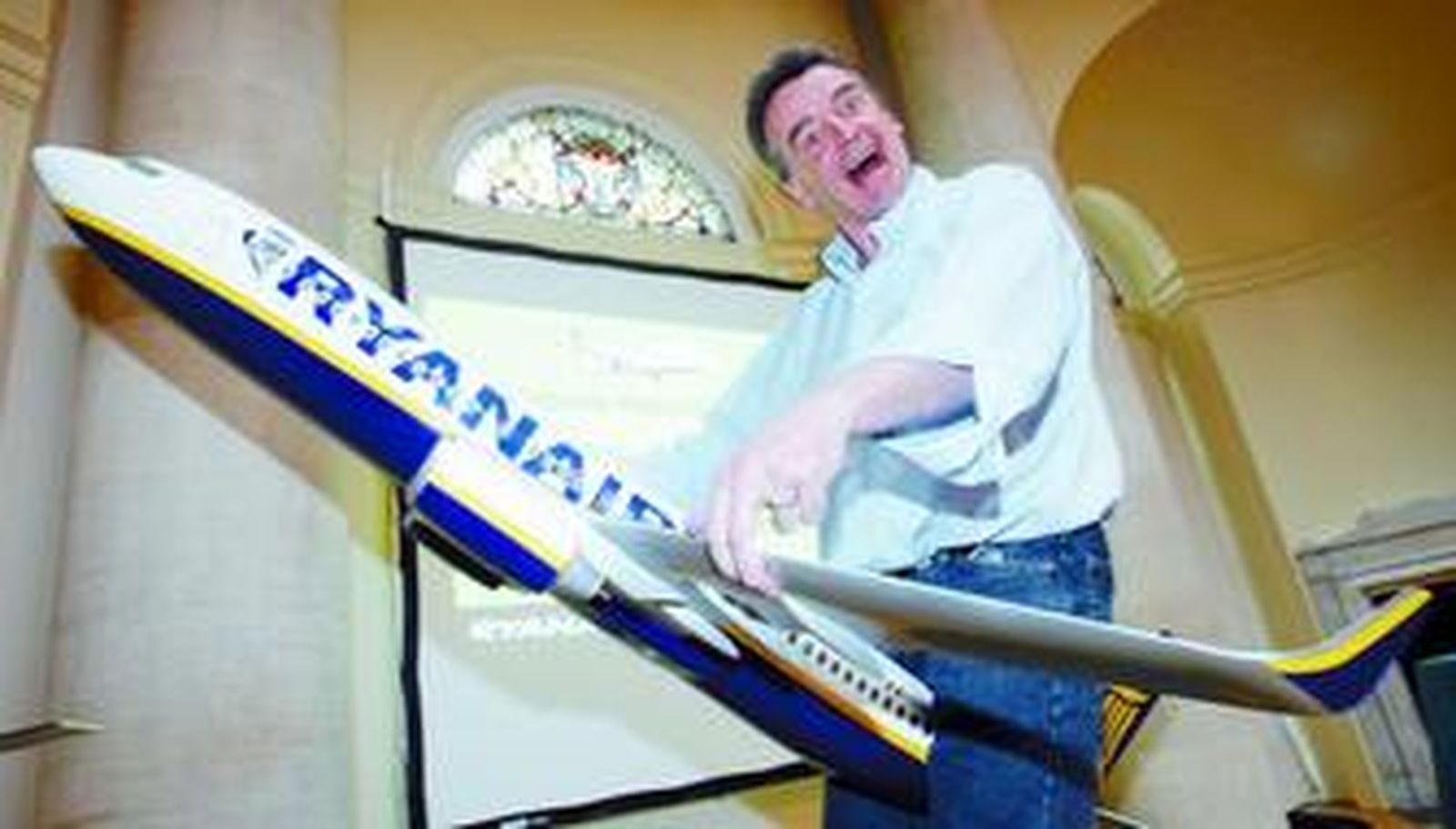 El presidente de Ryanair, Michael O'Leary, en una de sus excéntricas apariciones.