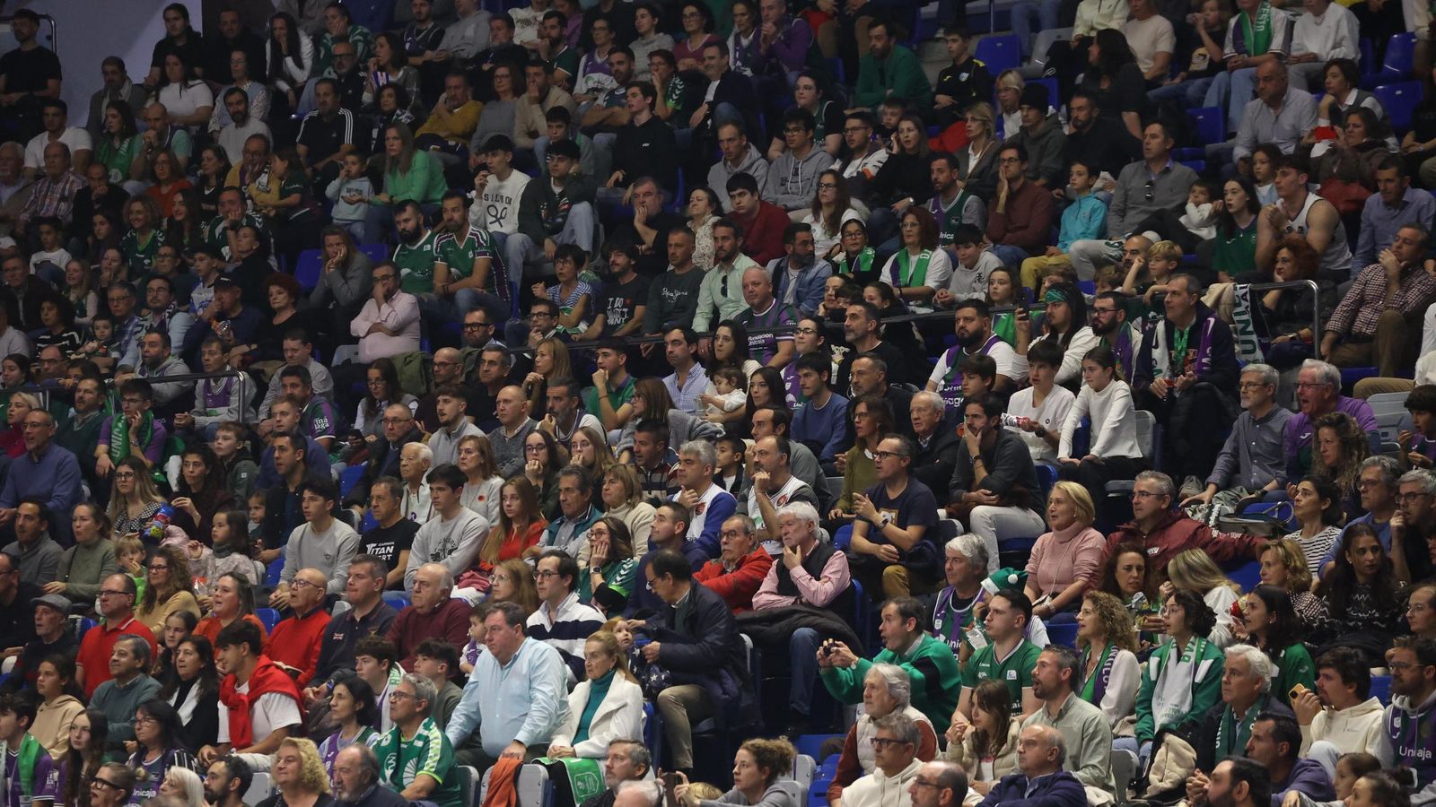 Búscate en las gradas del Carpena en el Unicaja-Breogán