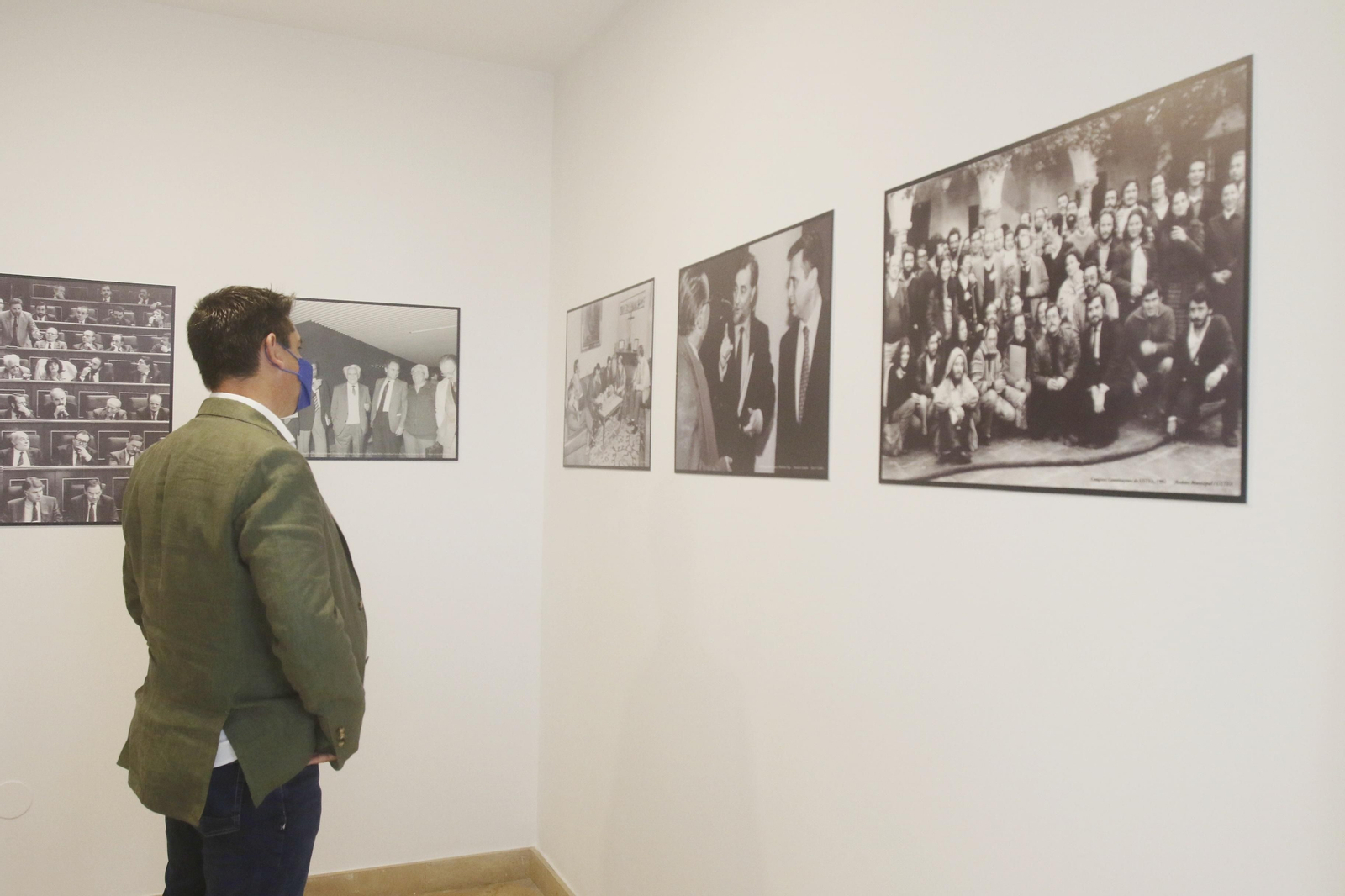 Las imágenes de la exposición que rinde tributo a Julio Anguita en Córdoba