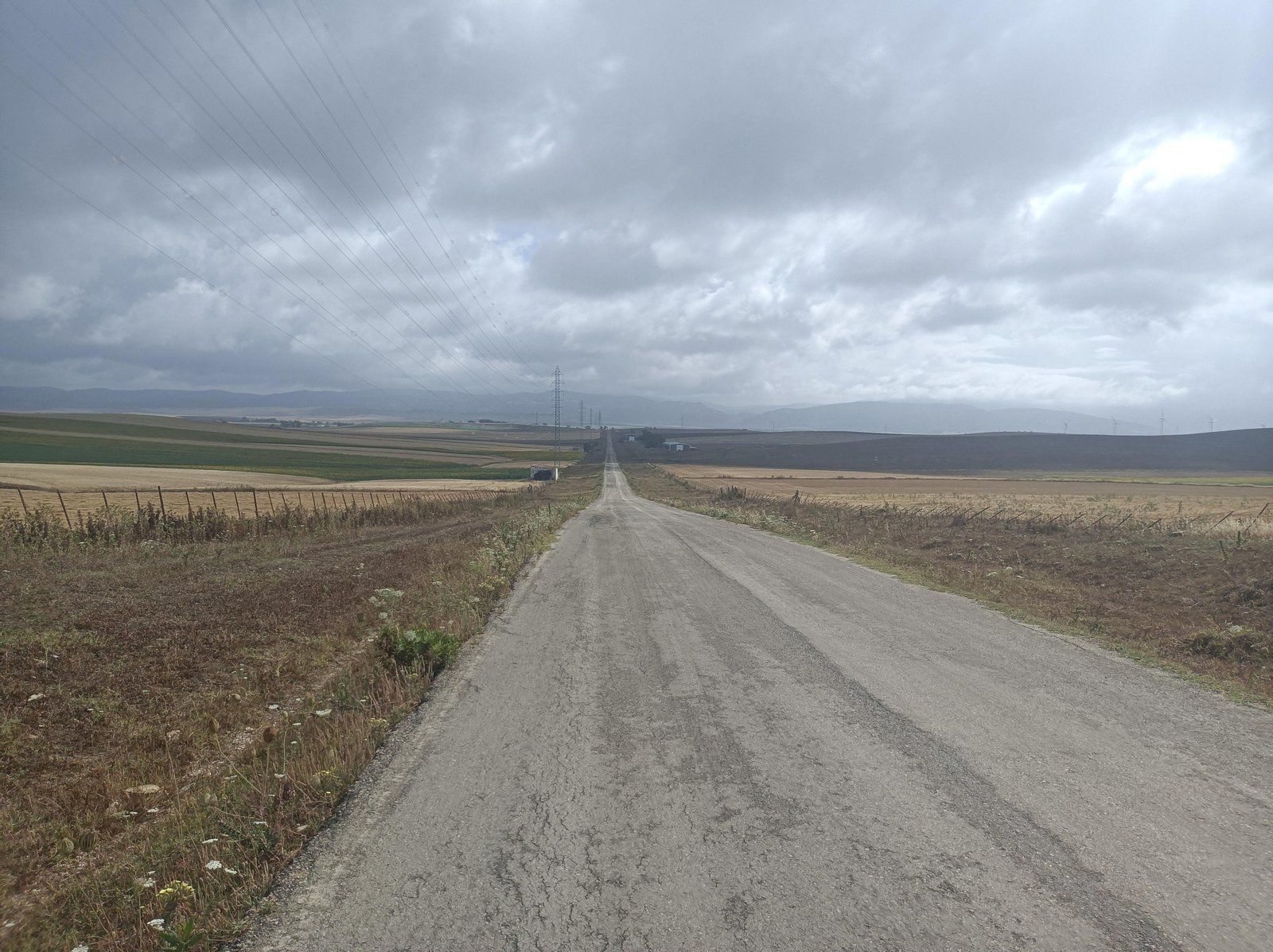 El final lo marca una desquiciante recta de casi cuatro kilómetros antes de Tahivilla.