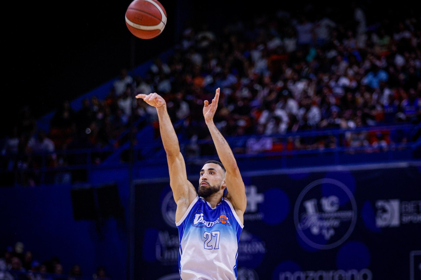 Show de Chris Duarte: 33 puntos y su equipo, a una victoria de la final