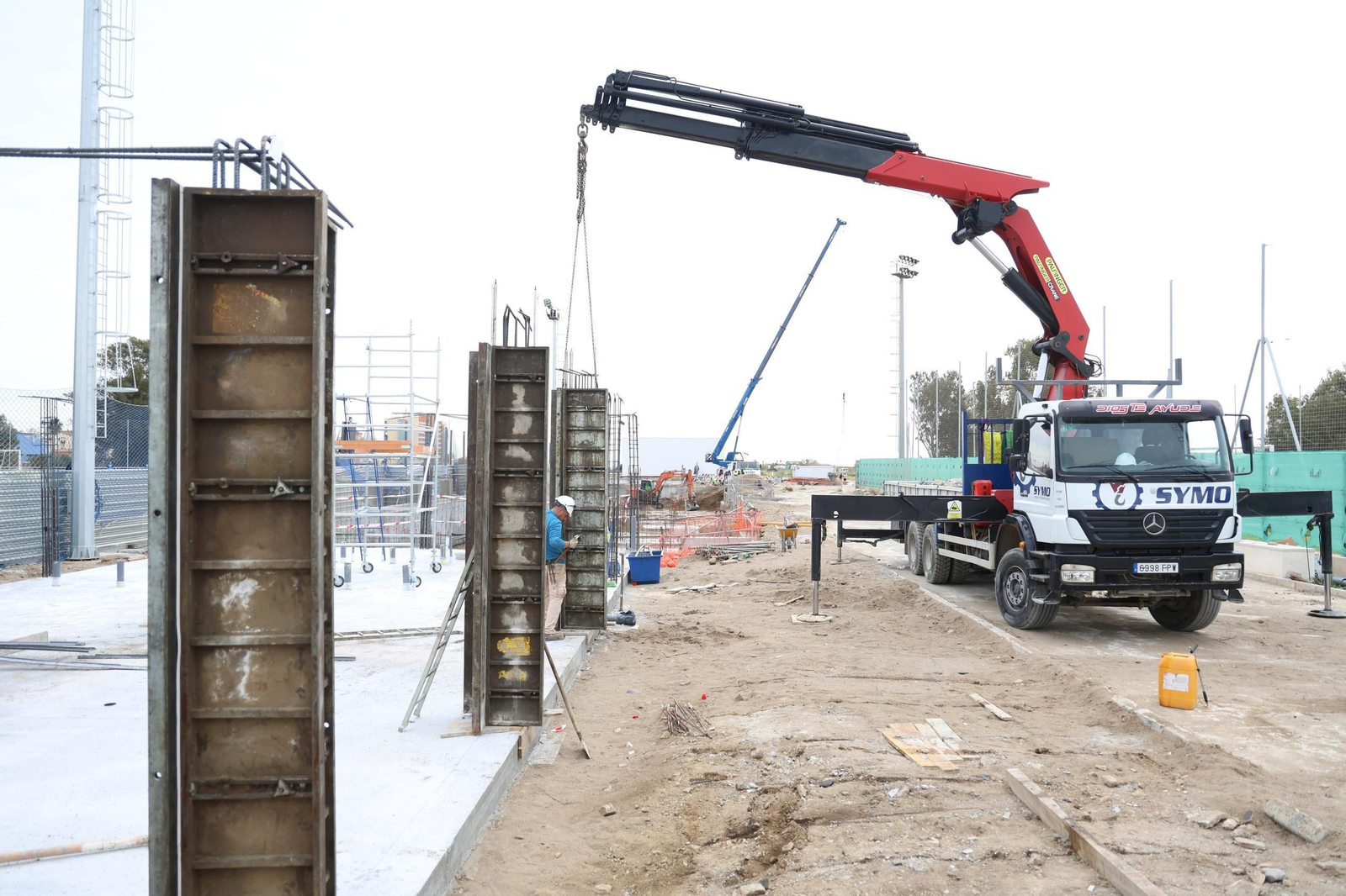 La visita de Javier Tebas a la Ciudad Deportiva del Málaga CF, en fotos