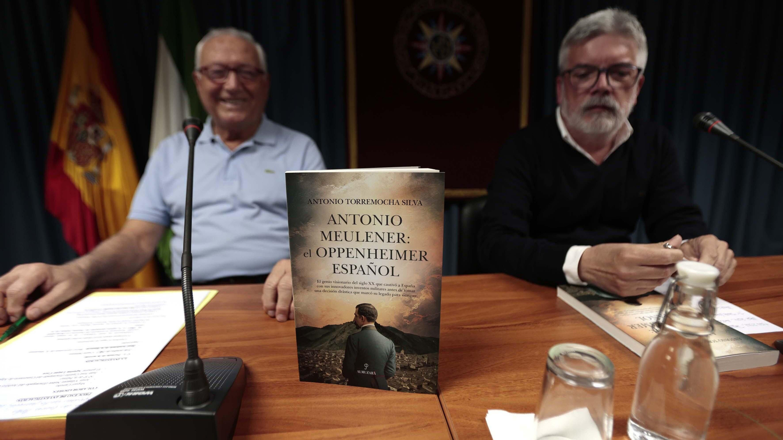 "Fotos de la presentación del libro 'Antonio Meulener: el Oppenheimer español' de Antonio Torremocha"