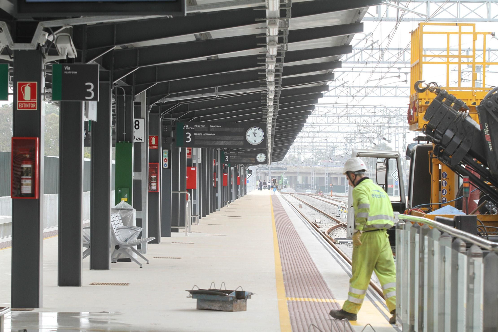 Los últimos preparativos de la estación de tren, en imágenes