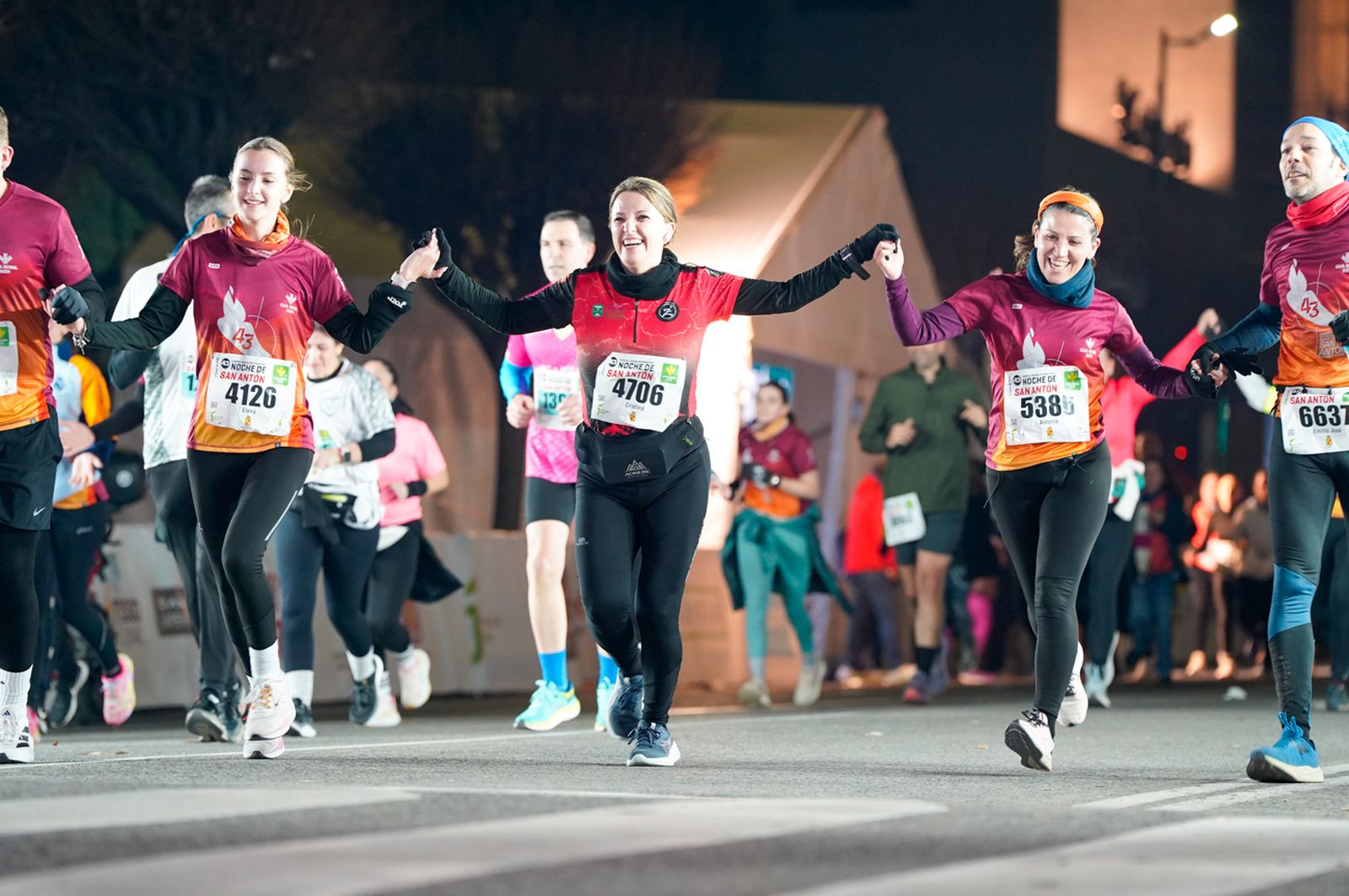 En imágenes: búscate en tu llegada a meta de la Carrera de San Antón 2026 (2)