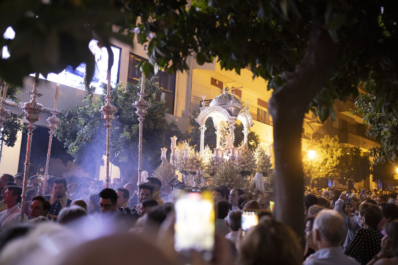 Imágenes de la procesión de la Virgen de la Cinta por el centro de la ciudad