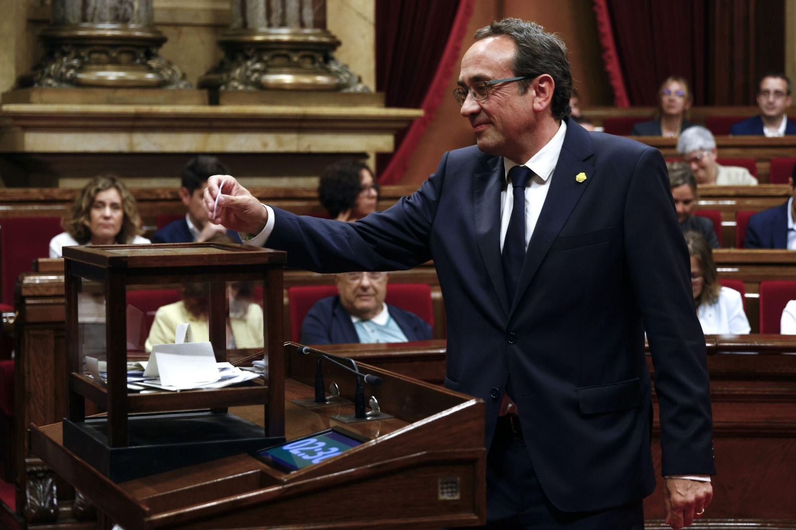 Josep Rull vota este lunes en el 'Parlament'. Josep Rull vota este lunes en el 'Parlament'.