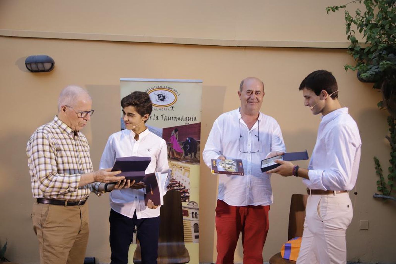 Manuel Román y Samuel Navalón participa en 'Las jóvenes promesas del toreo'