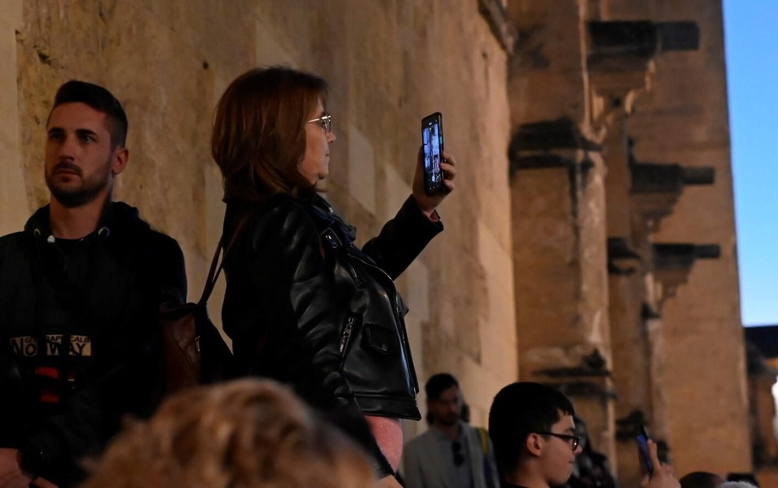 El Cristo de la Piedad preside el vía crucis de las cofradías, en imágenes