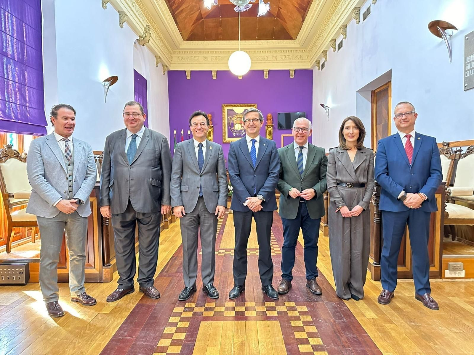 Visita institucional del consejero al Ayuntamiento de Jaén.