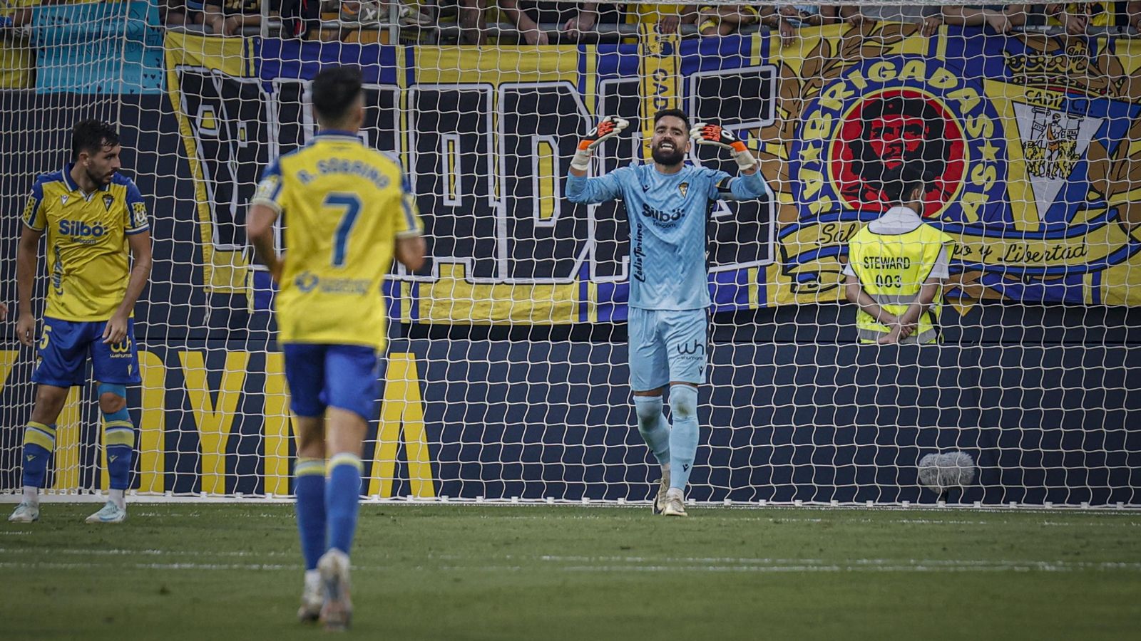 Búscate entre las fotos del partido de fútbol Cádiz CF - CD Tenerife de la Liga Hypermotion
