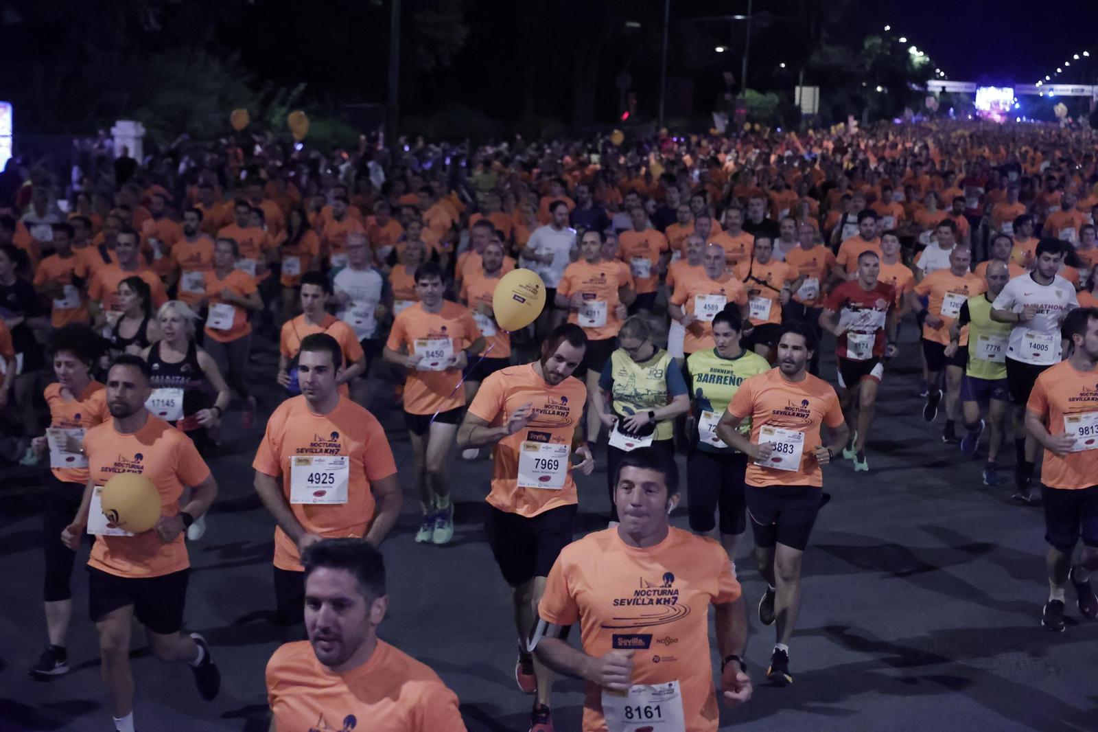 Búscate en la Carrera Nocturna de Sevilla (2)