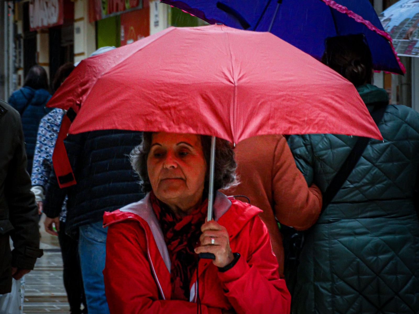 Fotografías del ambiente en la ciudad durante la mañana del lunes