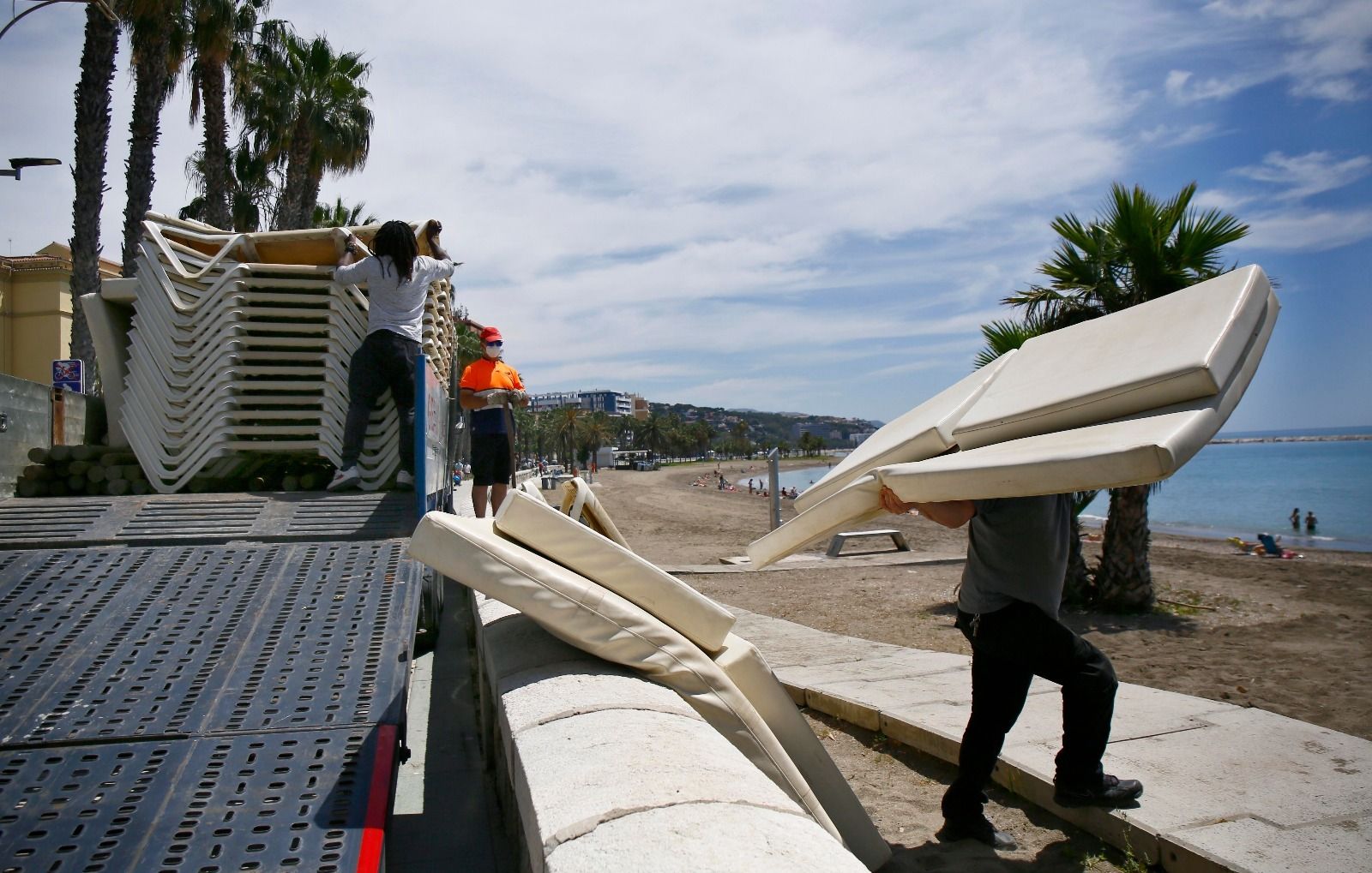 Los bañistas estrenan en las playas la fase 2
