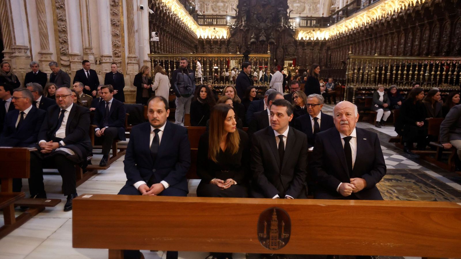 Algunas autoridades asistentes al funeral