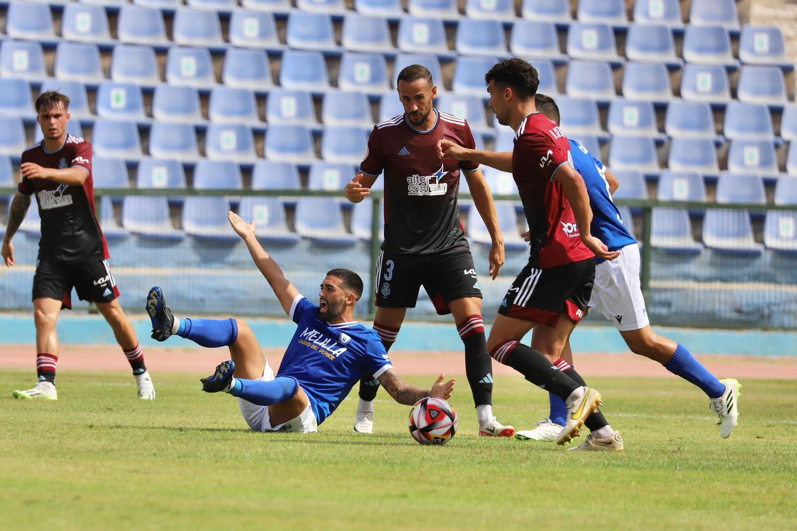 Un lance de la última visita del Recre al Melilla.