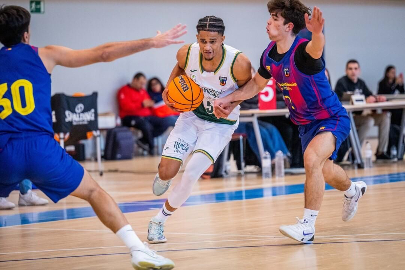 El Unicaja acarició el triunfo en Barcelona (62-61) en Liga U22: fotos y crónica del partido