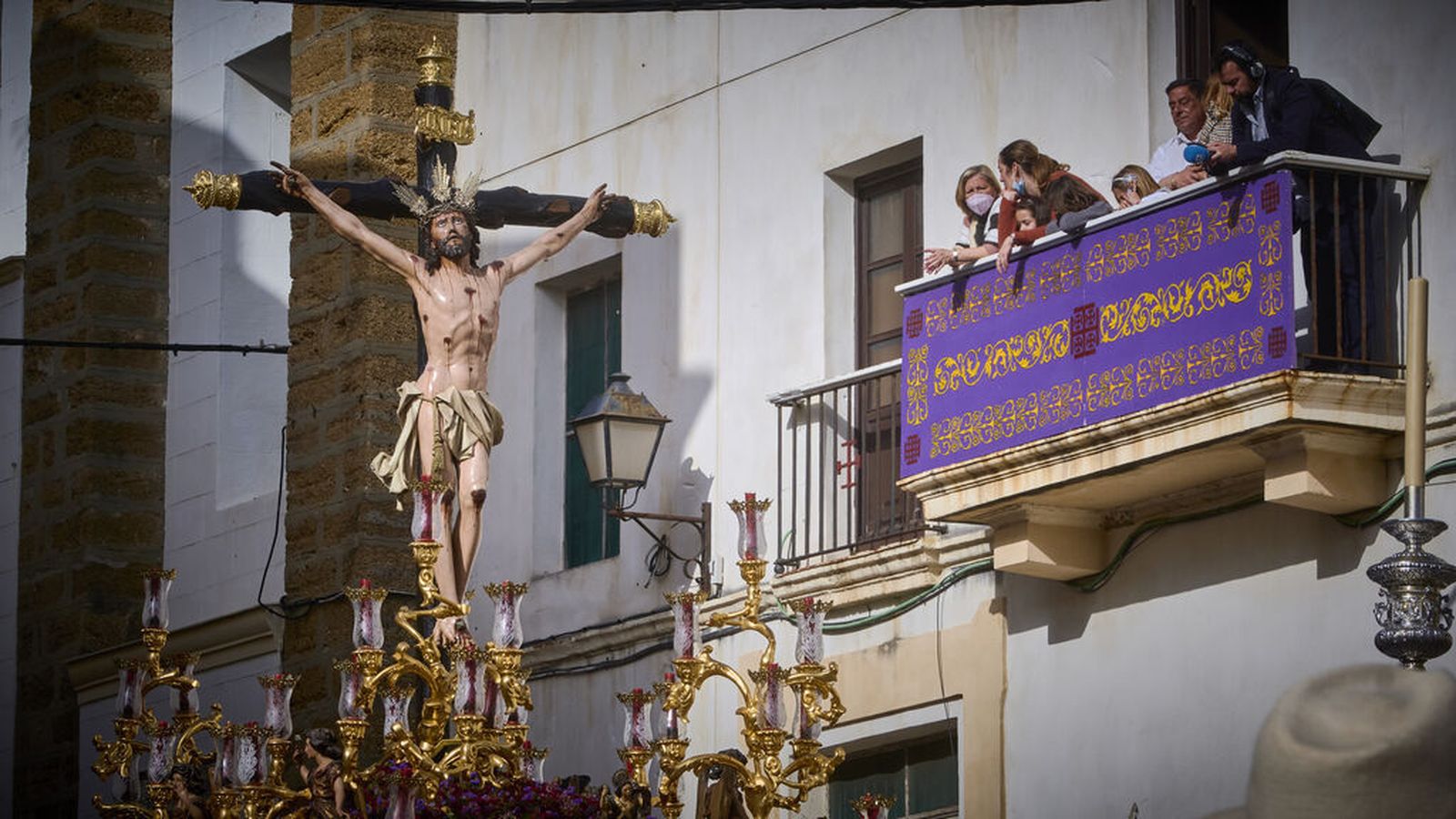 El Cristo de la Expiración, en su salida de 2022, saliendo de Santa María