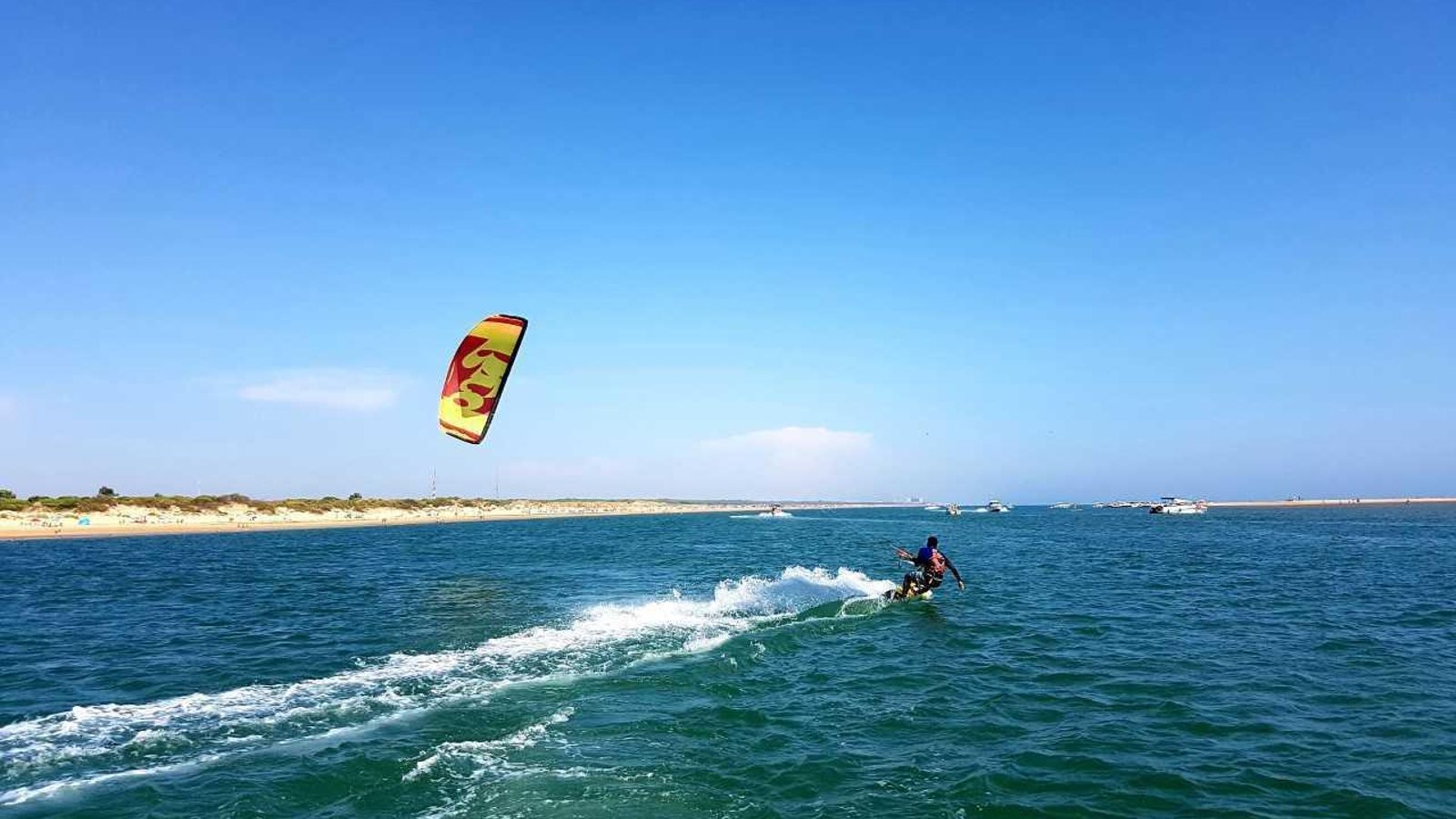 El esquí acuático no es apto para todos los públicos.