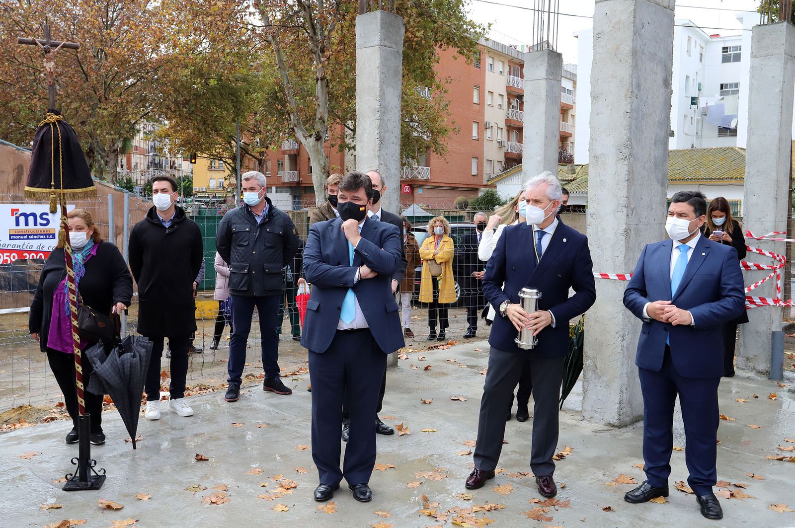 El Obispo de Huelva, Santiago Gómez, coloca la primera piedra de la nueva parroquia de Cristo Sacerdote, en imágenes