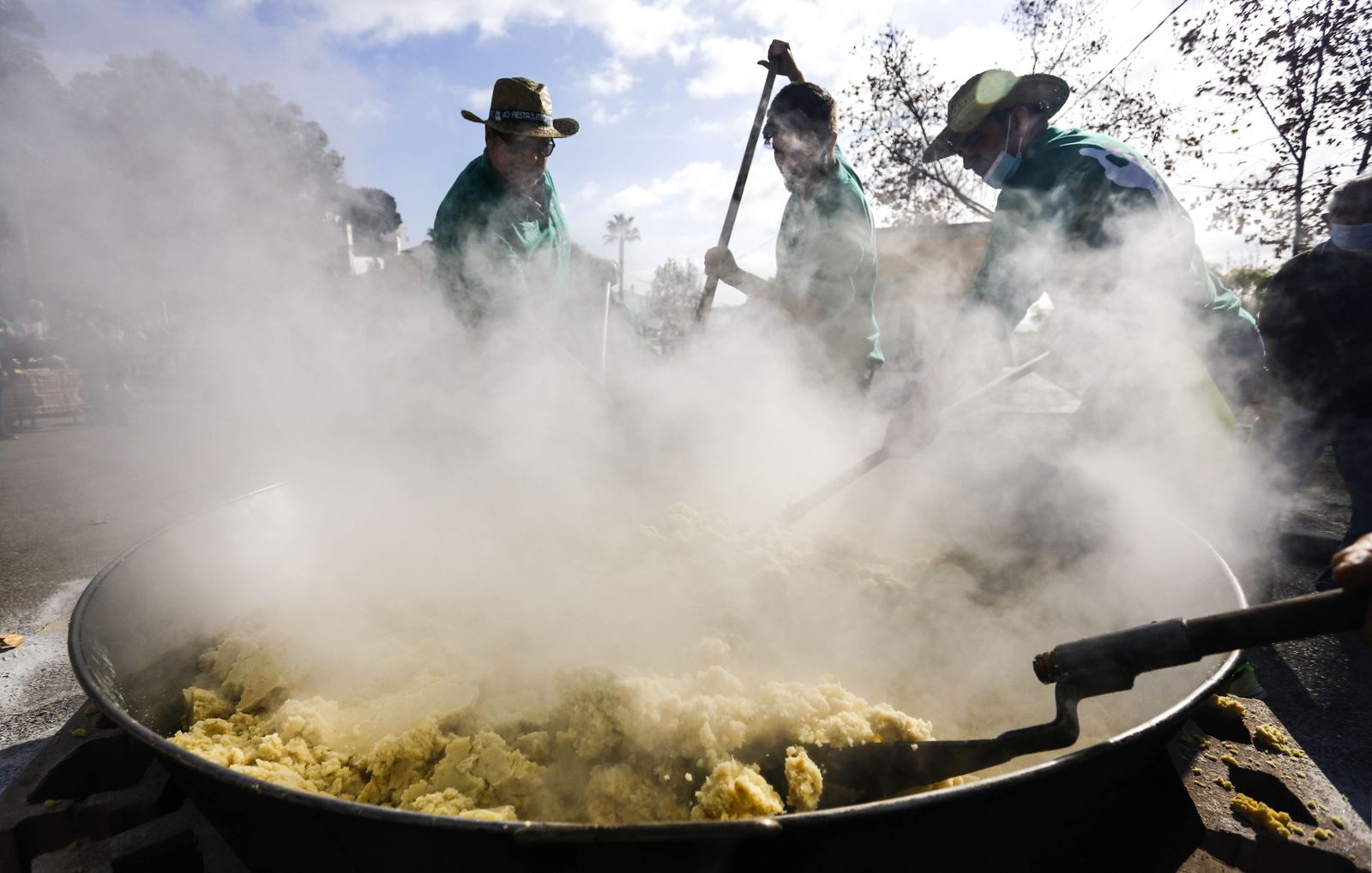 El Día de las Migas de Torrox, en fotos