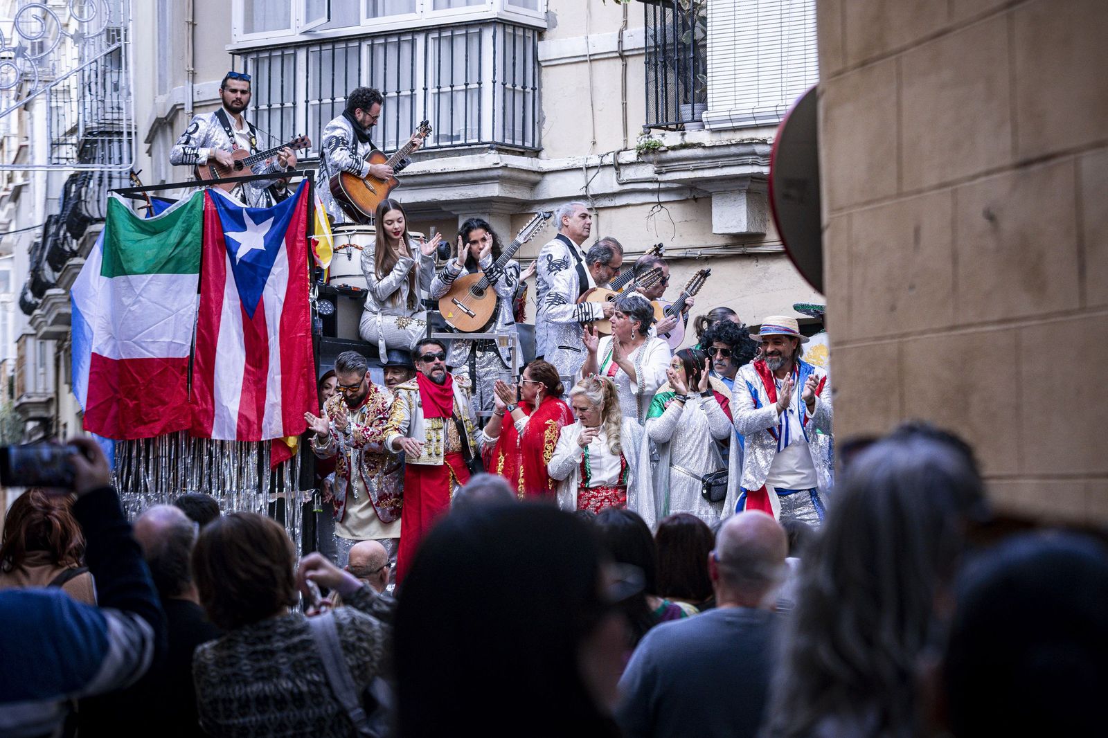 Las imágenes del Domingo de Piñata del Carnaval de Cádiz 2026