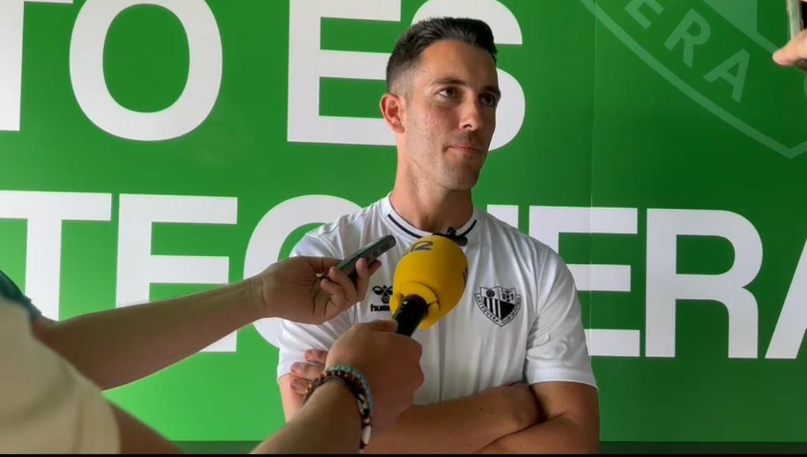 Javi Medina atiende a los medios