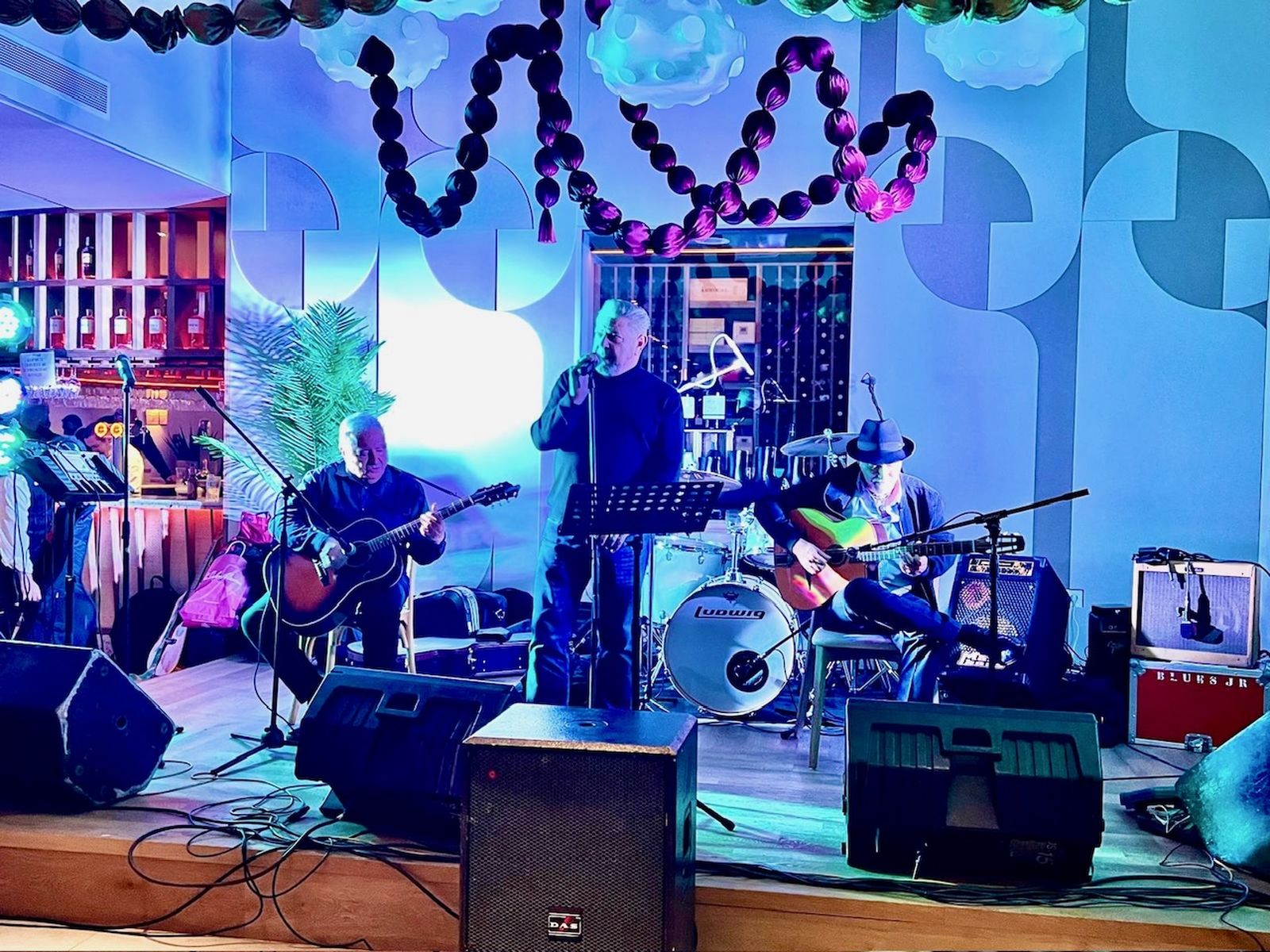 Diego Cruz en el concierto tributo a los Beatles.