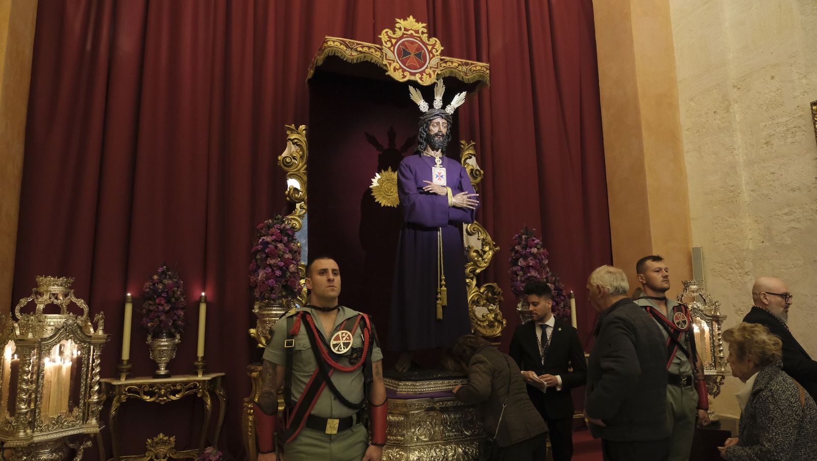 El besapiés del Cristo de Medinaceli en imágenes