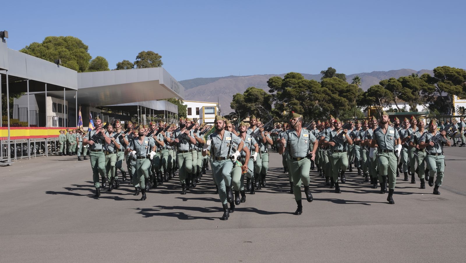 Imágenes de la visita de la Ministra de Defensa Margarita Robles a la Brigada Alfonso XIII de La Legión
