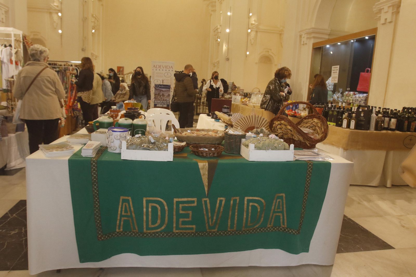 Así es el Baratillo de Primavera de Adevida en Córdoba, en imágenes