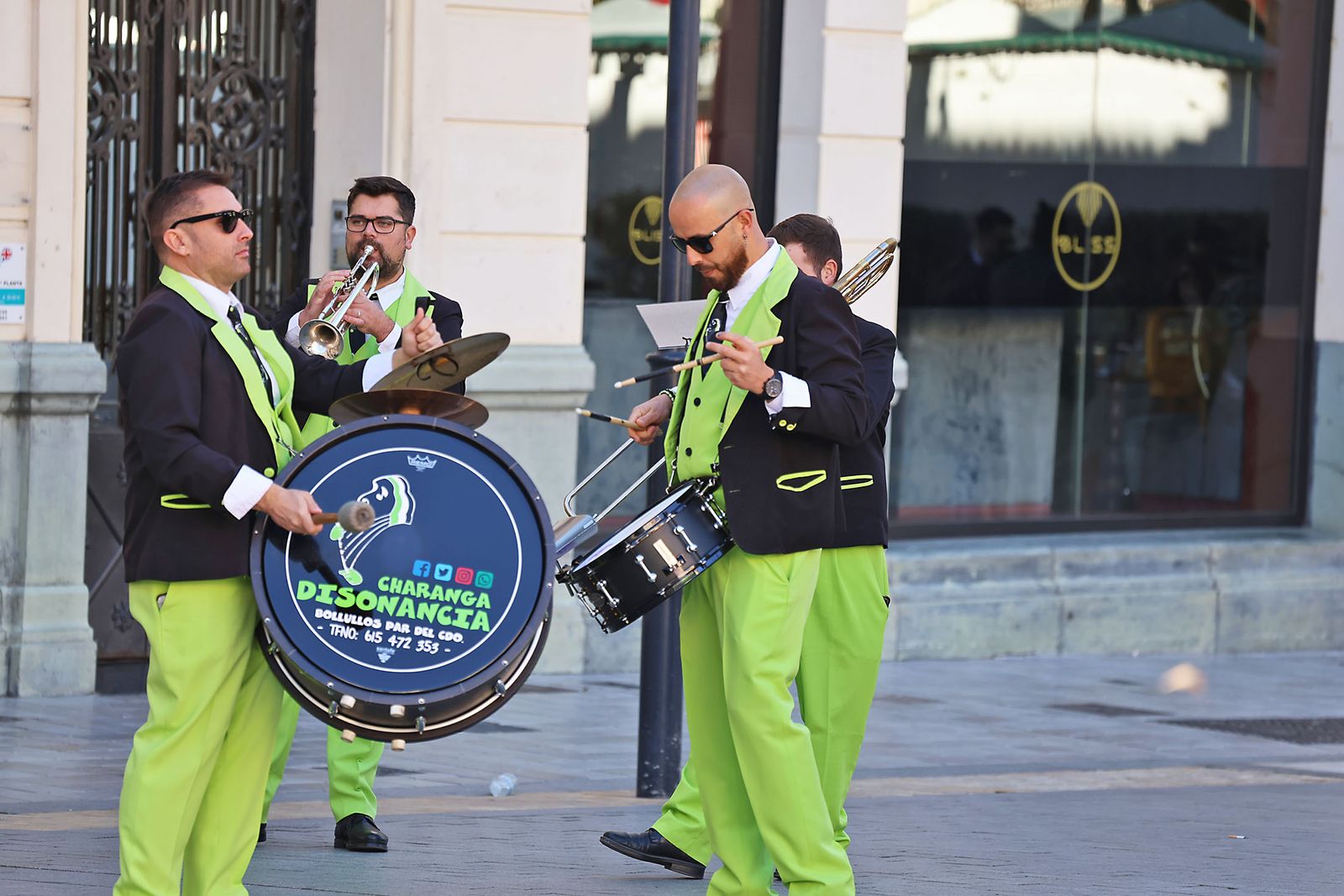 Imágenes de la fiesta del 24 de diciembre en las calle de Huelva