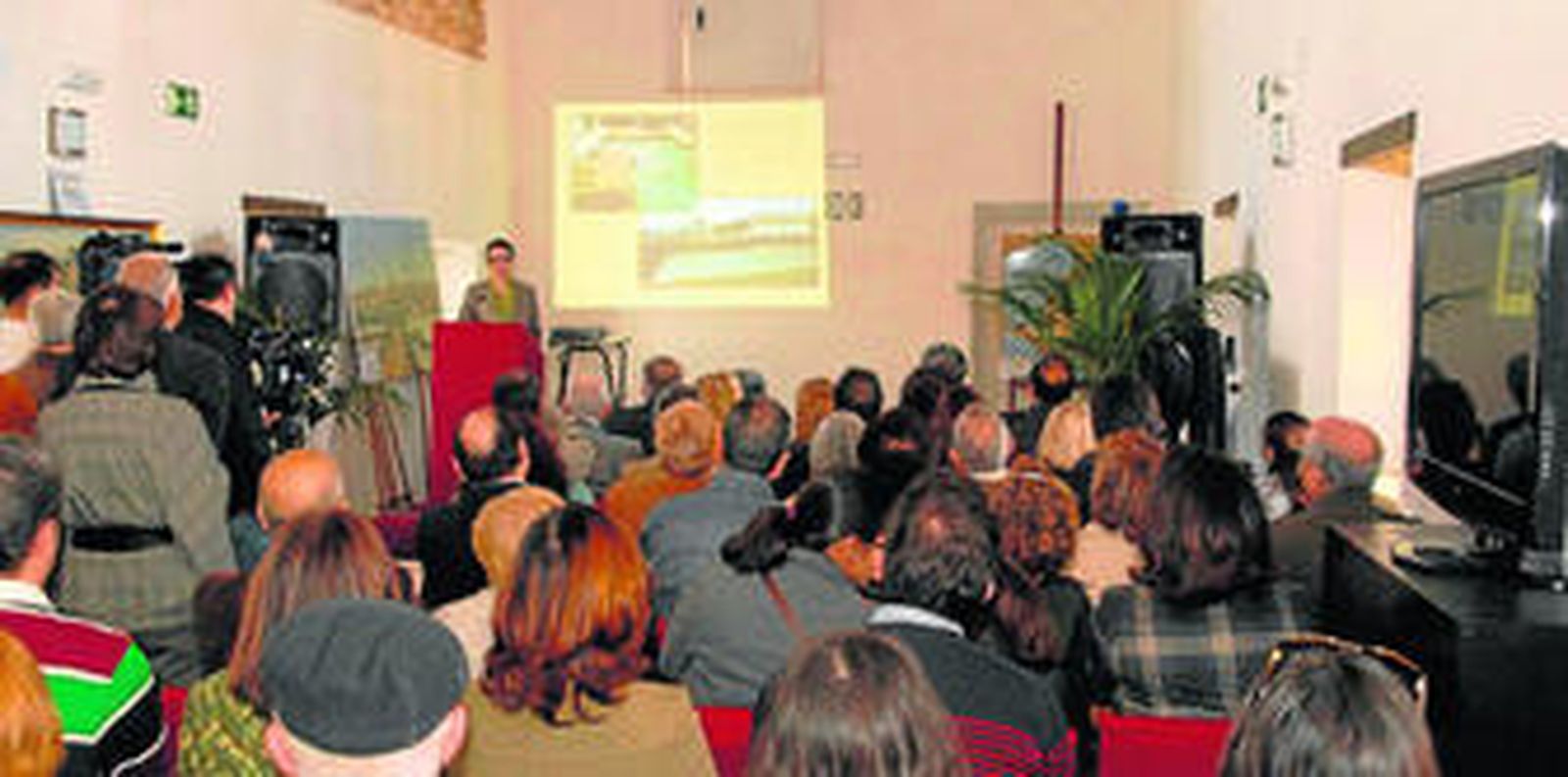 Un momento de la charla que ayer, a mediodía, abrió las jornadas de puertas abiertas del Zaporito.