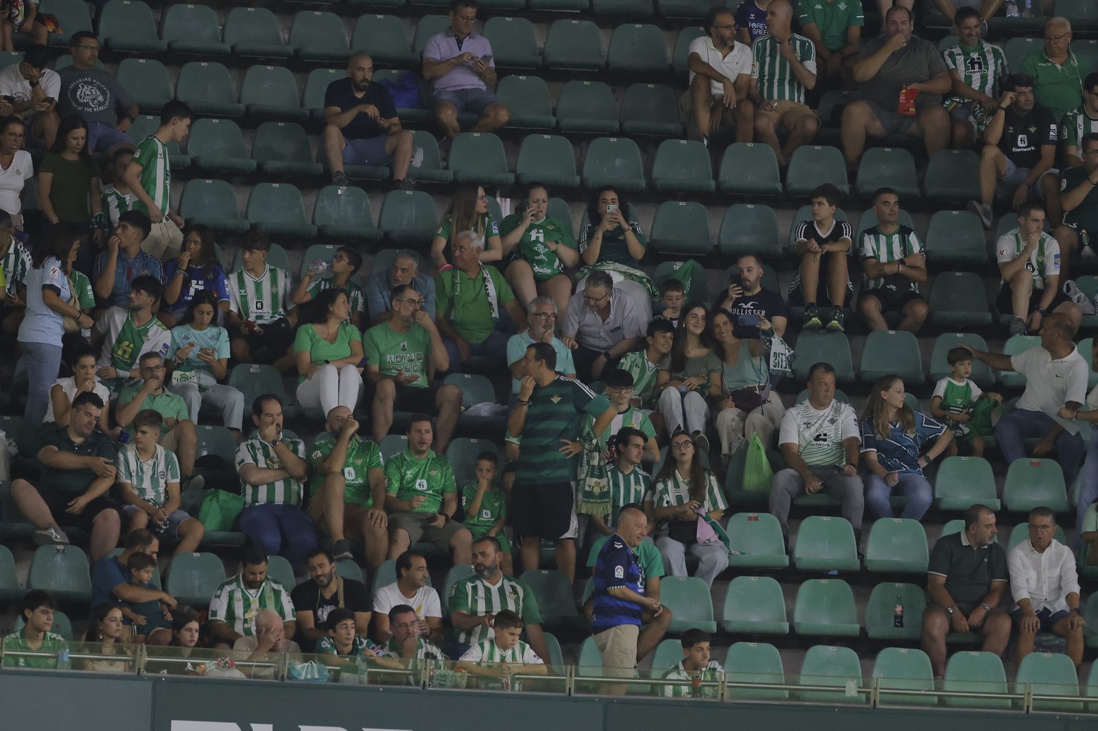 Búscate en las fotos del Betis-Valencia