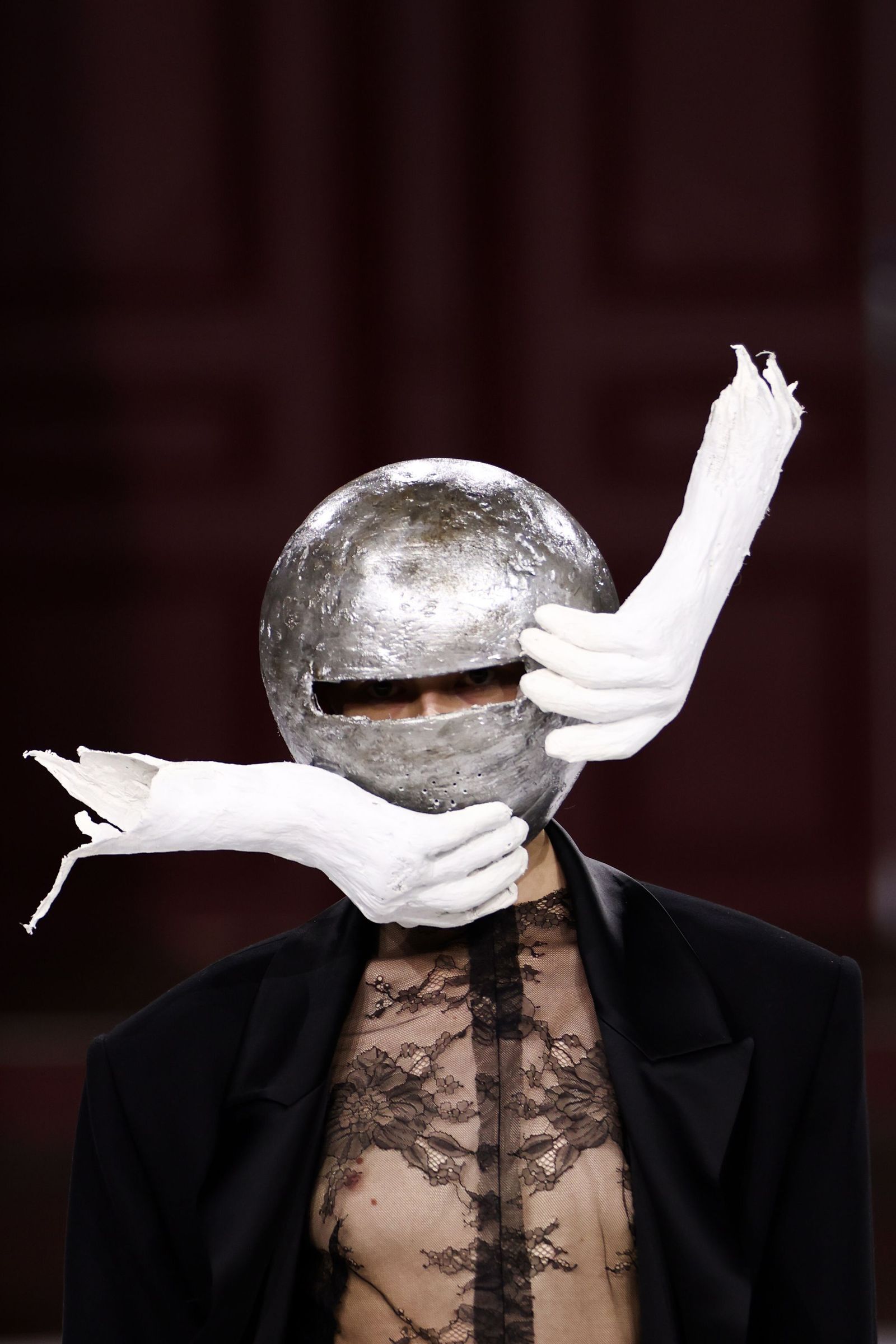 El desfile de la colección 'Fieras' de Juana Martín en París, en imágenes