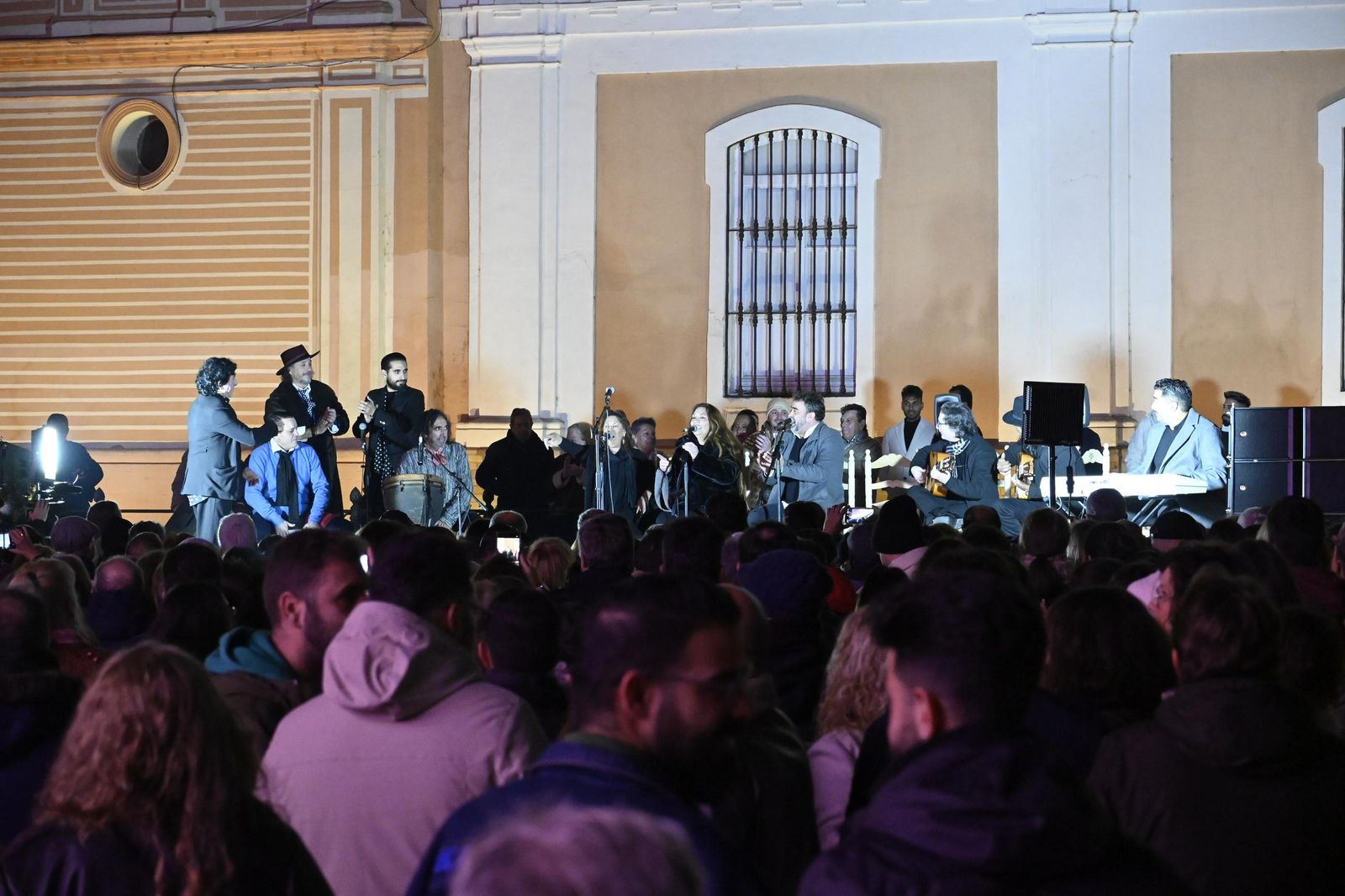 Imágenes de la zambomba en la Plaza de La Merced