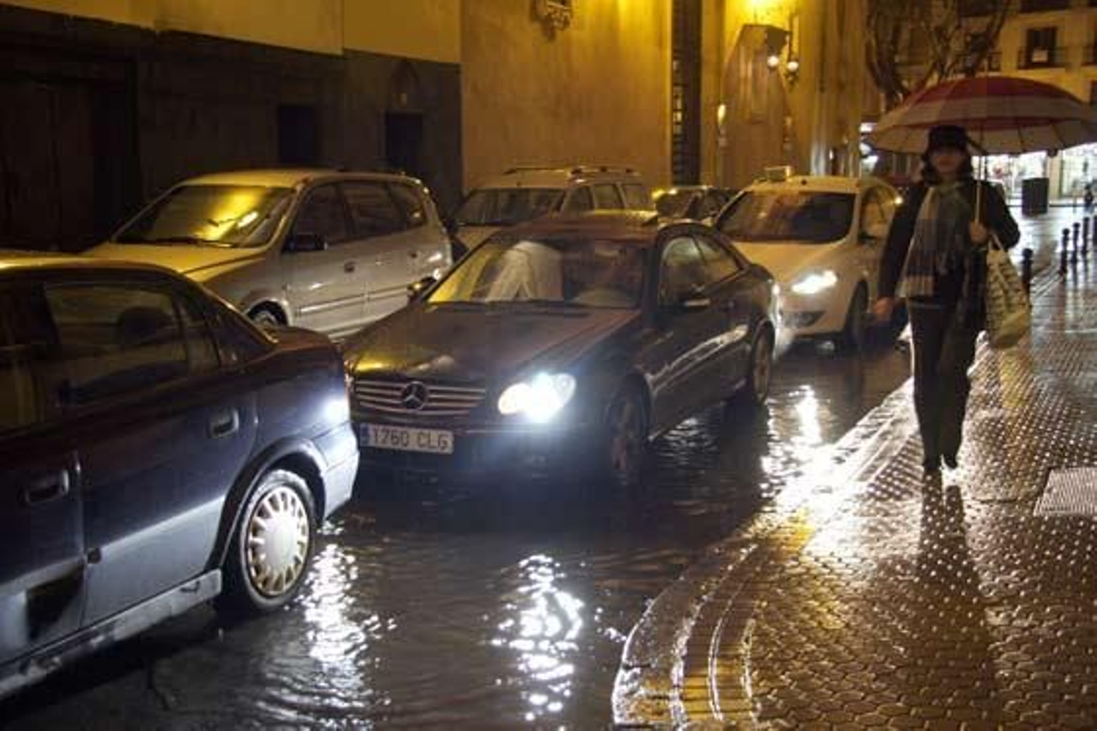 La lluvia provocó el caos circulatorio en el centro de la ciudad.

Foto: Victoria Hidalgo