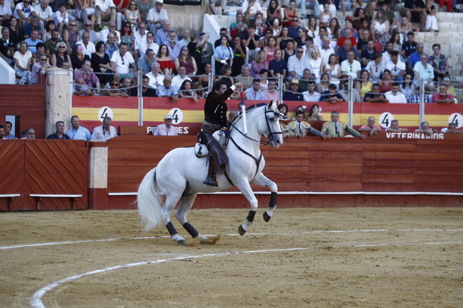 Las mejores imágenes de la corrida de toros de Diego Ventura, Talavante y Pablo Aguado, en Almería