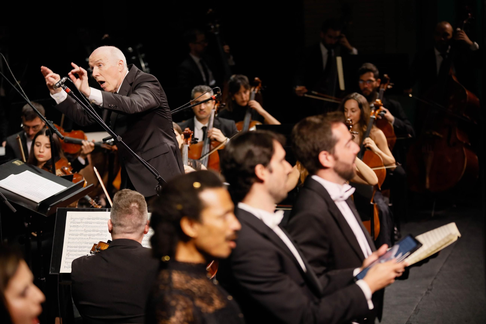 Imágenes de la novena Beethoven interpretado por la OCAL y Orfeón para Cajamar