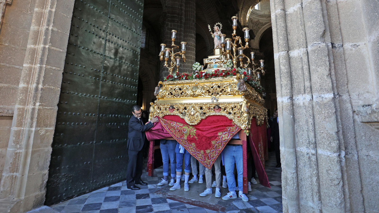 Procesión de la Virgen de la Inmaculada Concepción por las calle de Jerez